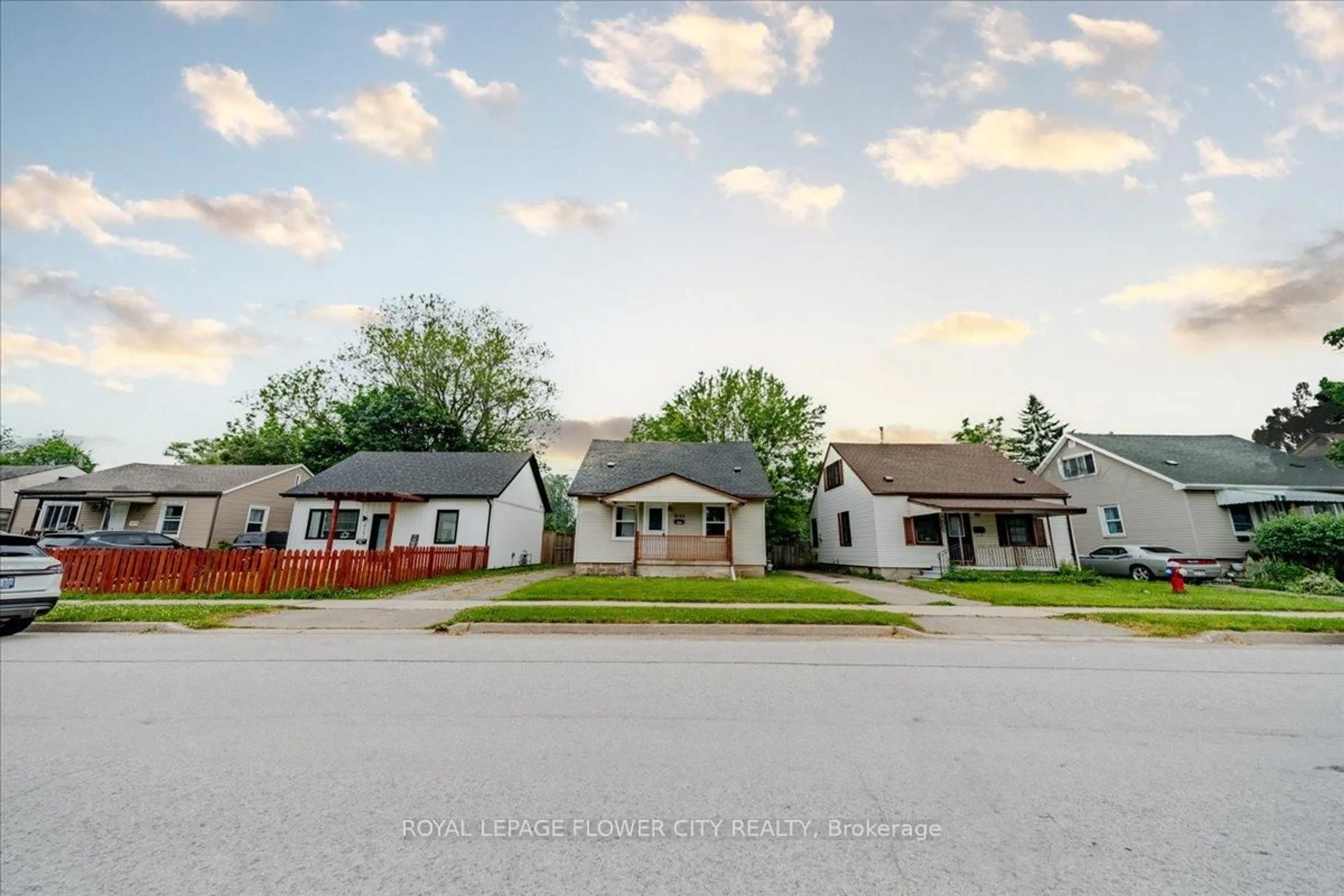 A pic from outside/outdoor area/front of a property/back of a property/a pic from drone, street for 6143 Churchill St, Niagara Falls Ontario L2G 2X2