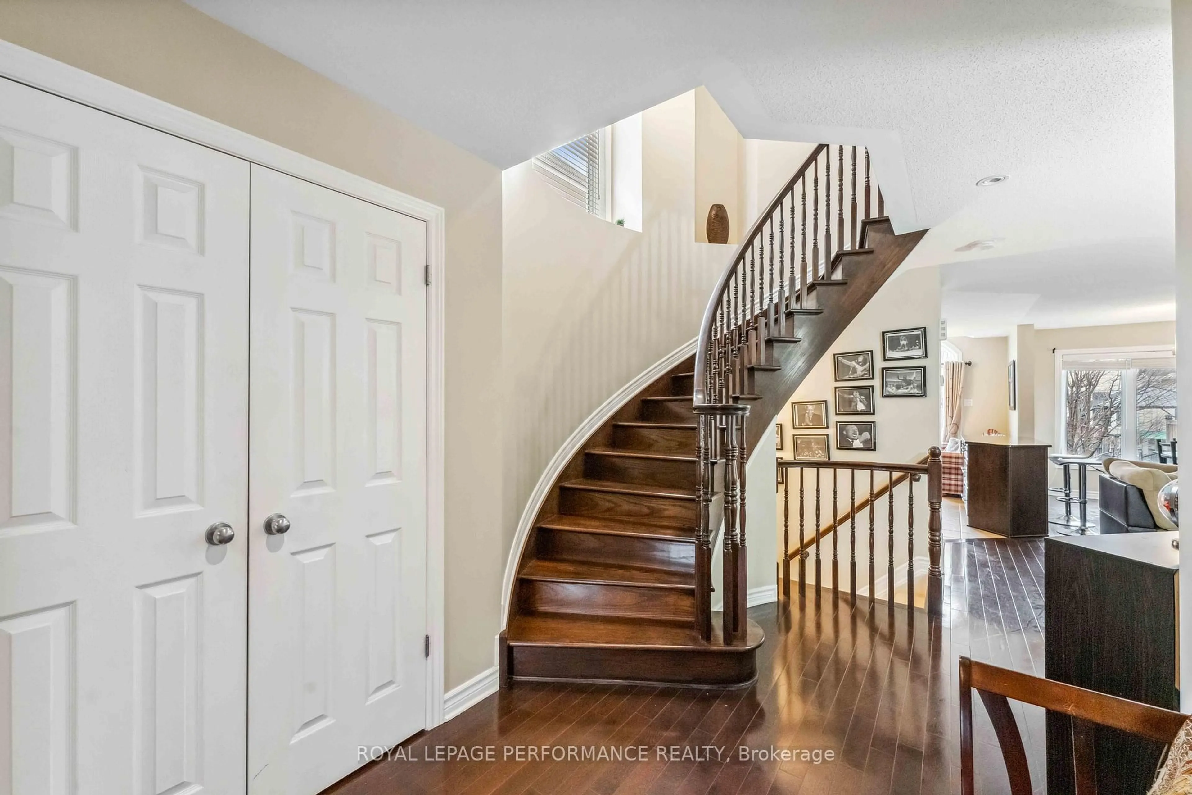 Indoor entryway for 334 Harvest Valley Ave, Ottawa Ontario K4A 0J6