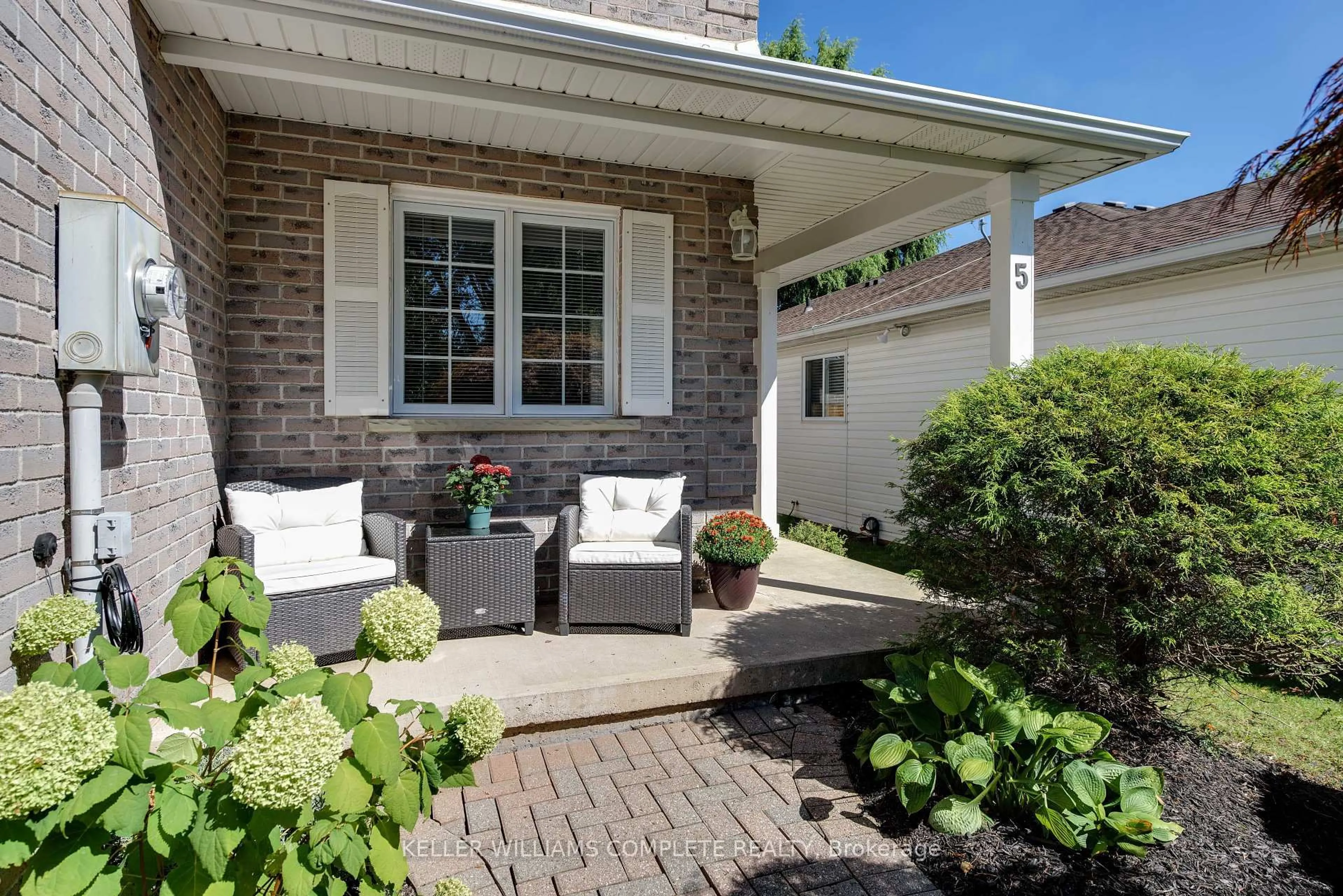 Patio, street for 5 Saddler St, Pelham Ontario L0S 1E4