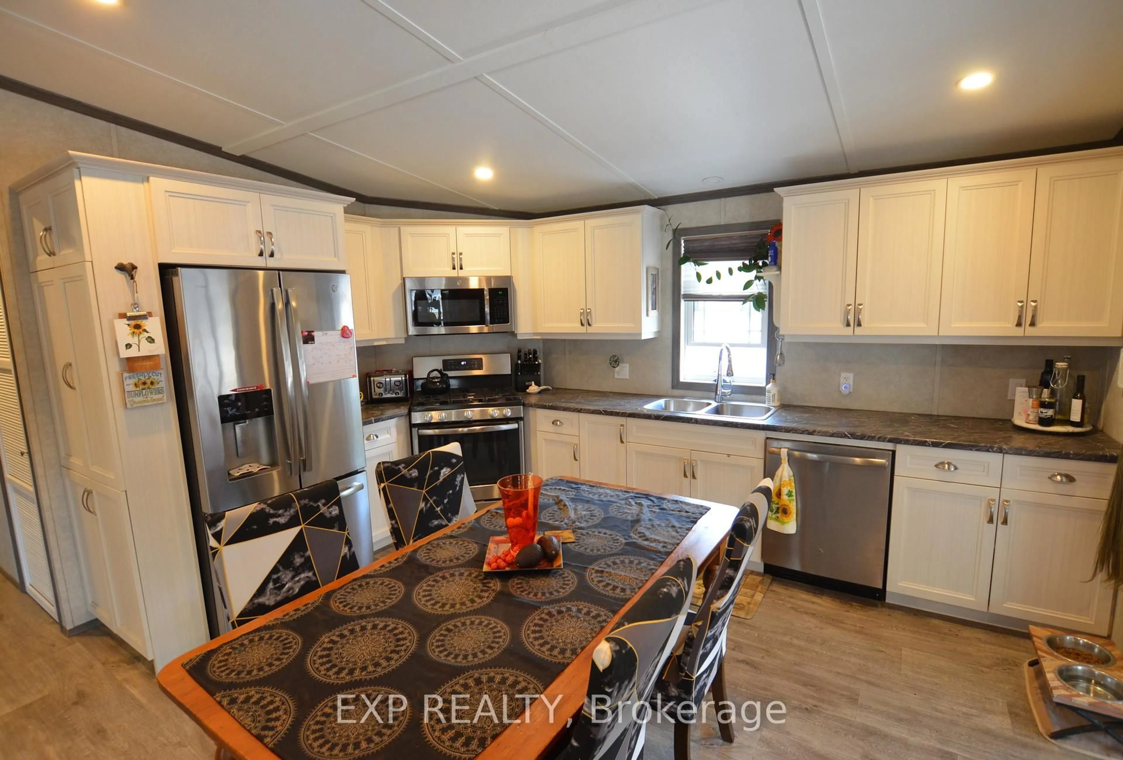 Open concept kitchen, unknown for 22790 Amiens Rd #116, Middlesex Centre Ontario N0L 1R0