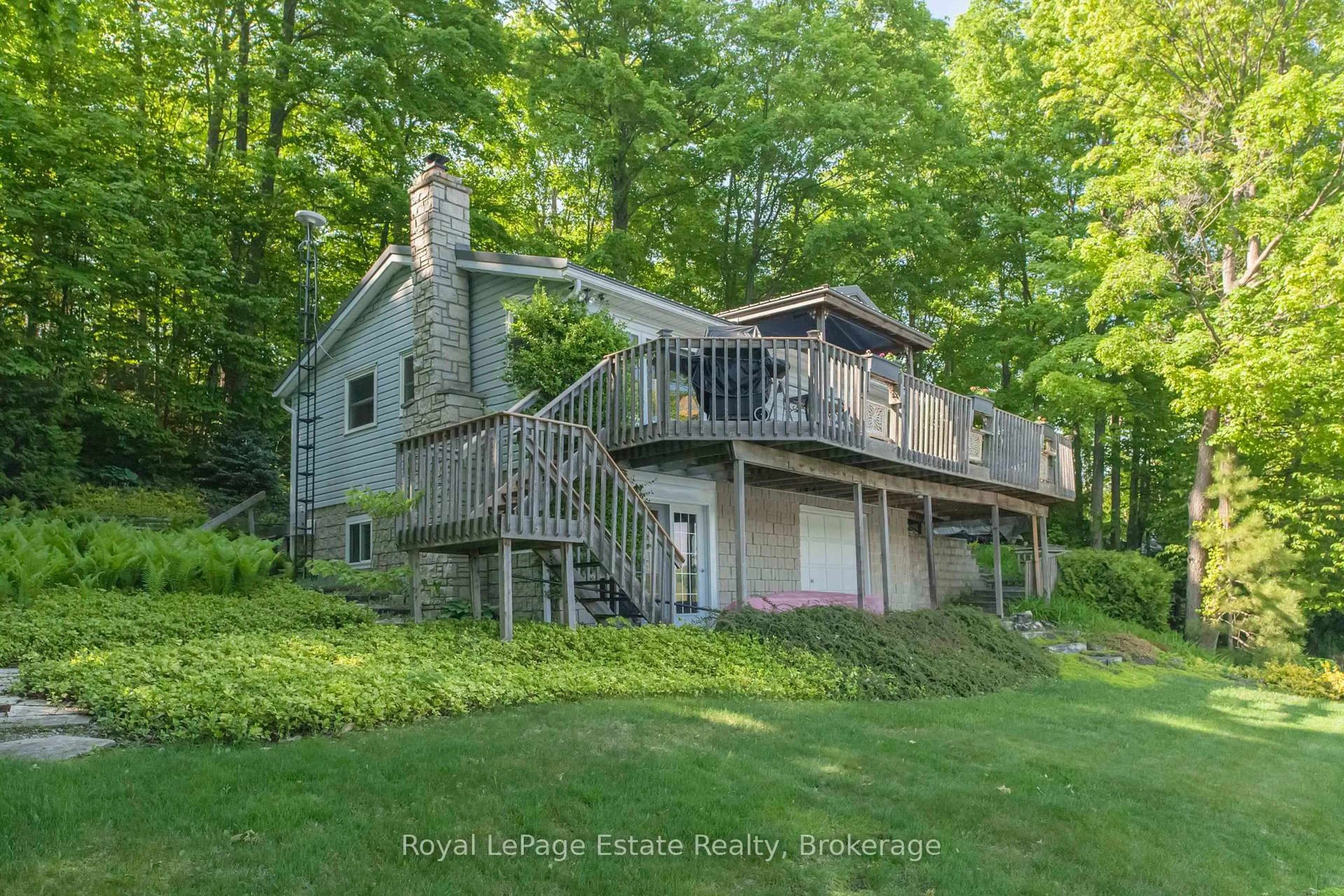 A pic from outside/outdoor area/front of a property/back of a property/a pic from drone, unknown for 124 Maple Dr, South Bruce Peninsula Ontario N0H 1A0