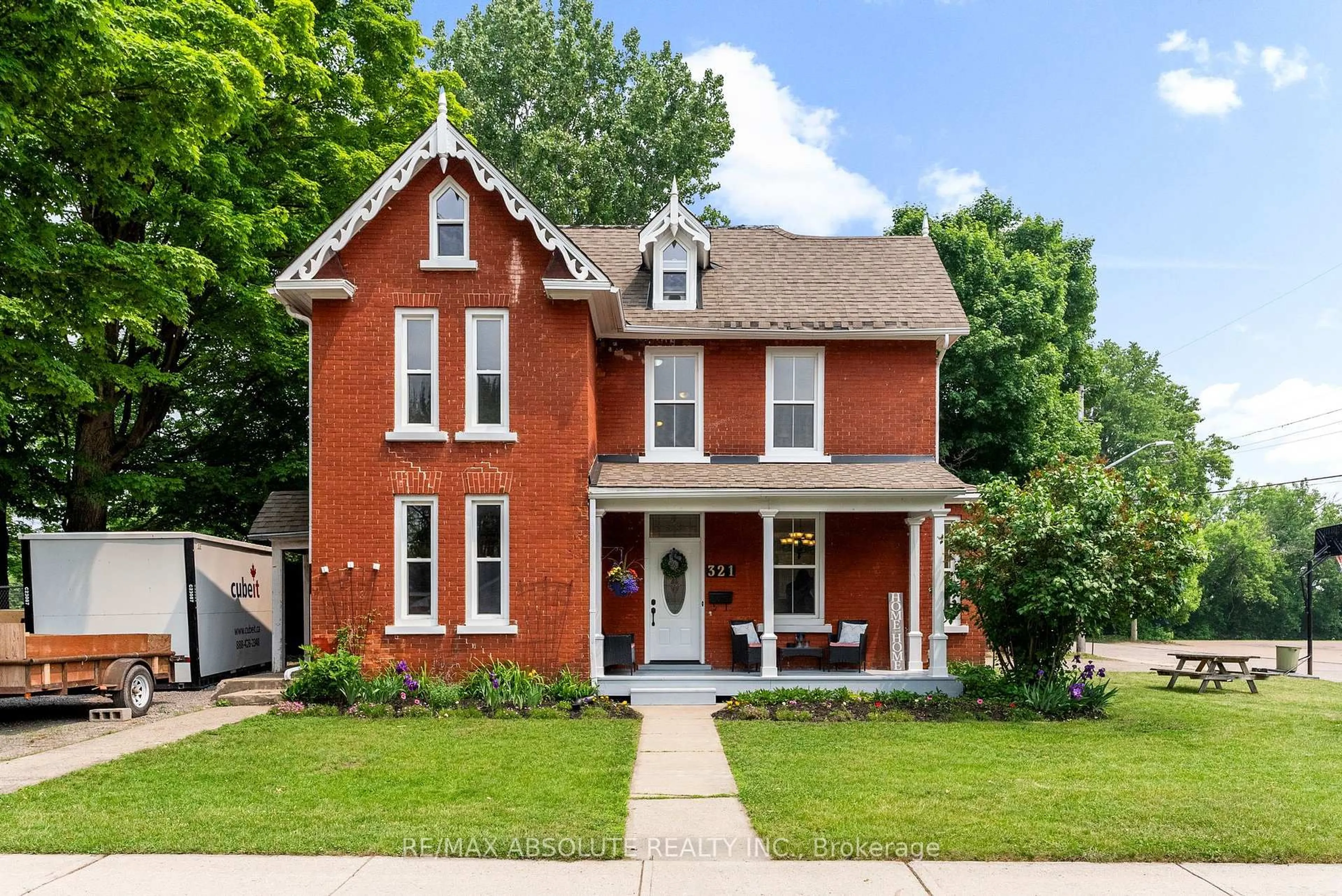 Home with brick exterior material, street for 321 Albert St, Arnprior Ontario K7S 2M8