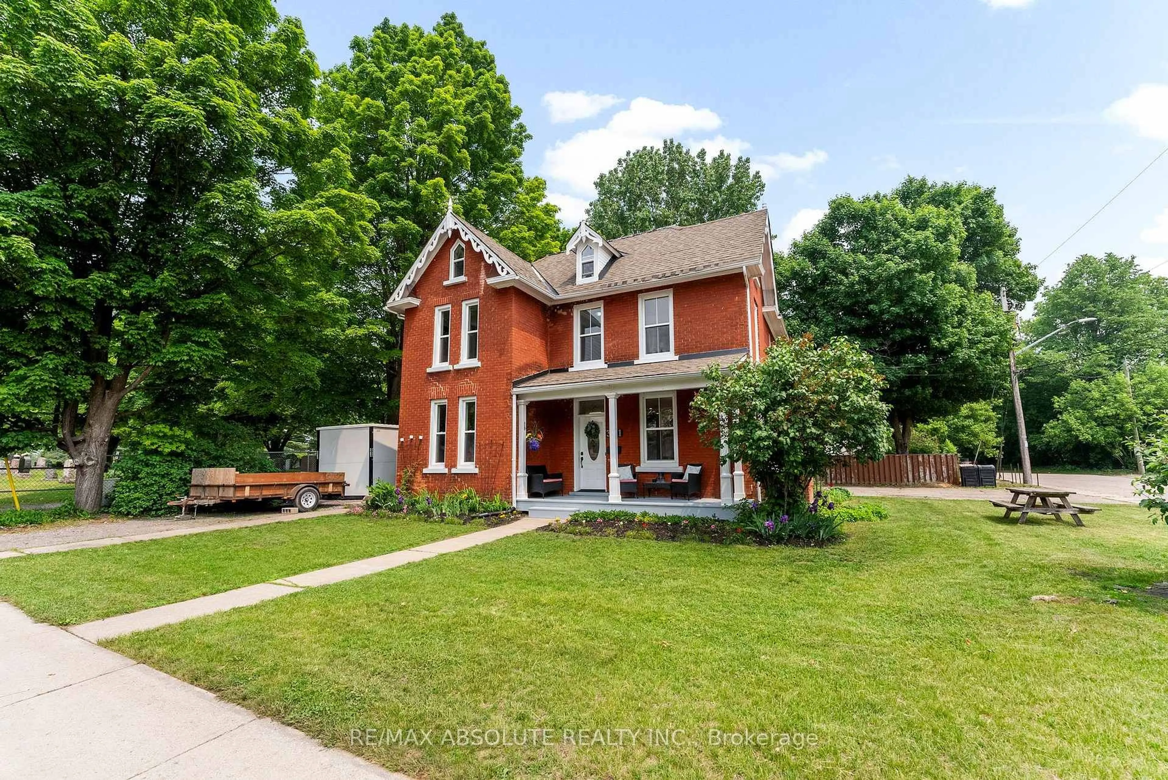 Home with brick exterior material, street for 321 Albert St, Arnprior Ontario K7S 2M8