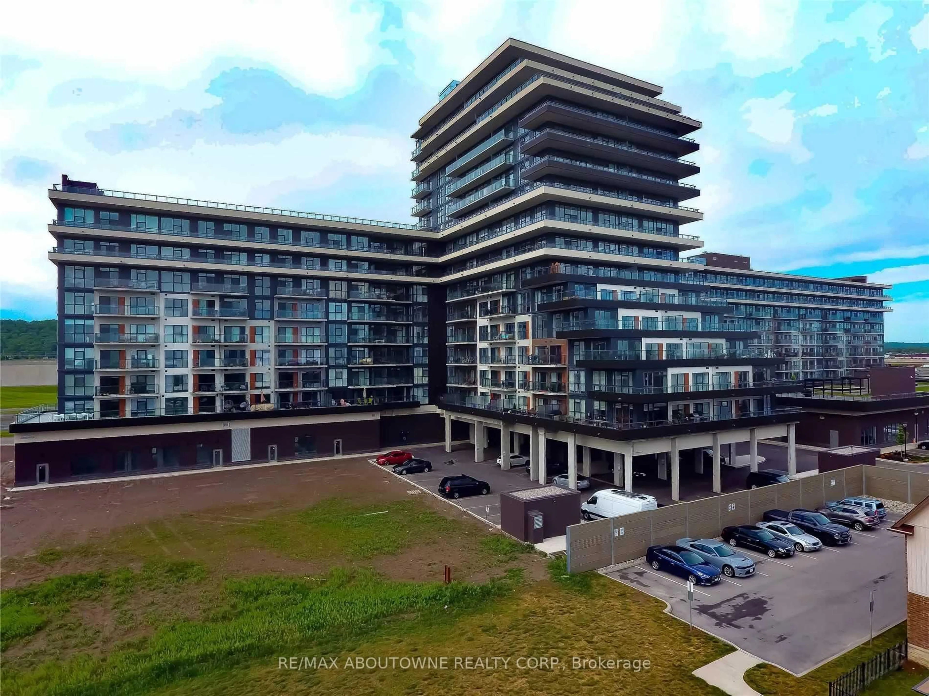A pic from outside/outdoor area/front of a property/back of a property/a pic from drone, building for 550 North Service Rd #512, Grimsby Ontario L3M 4E8