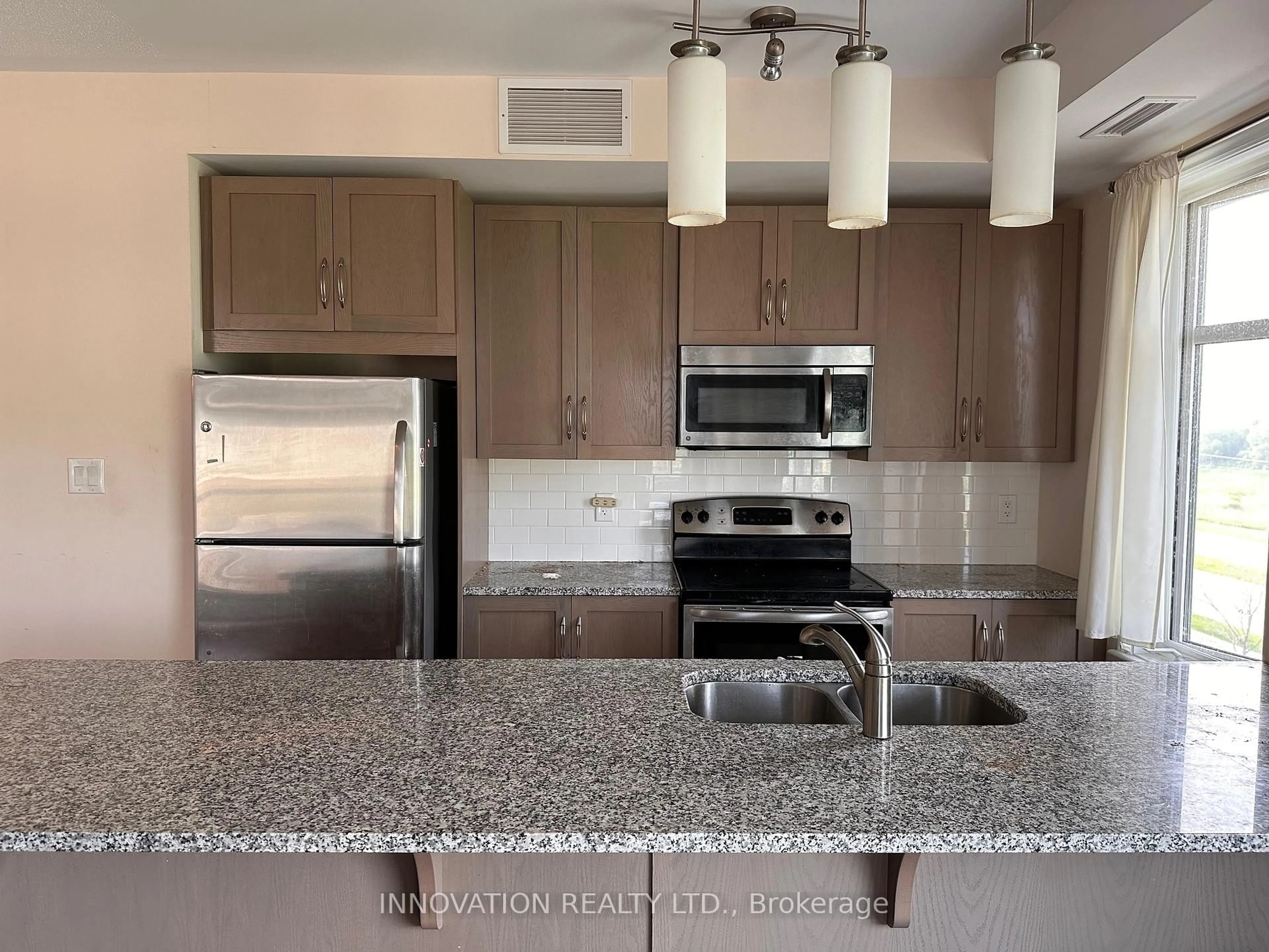 Standard kitchen, unknown for 180 guelph Private, Kanata Ontario K2T 0J6