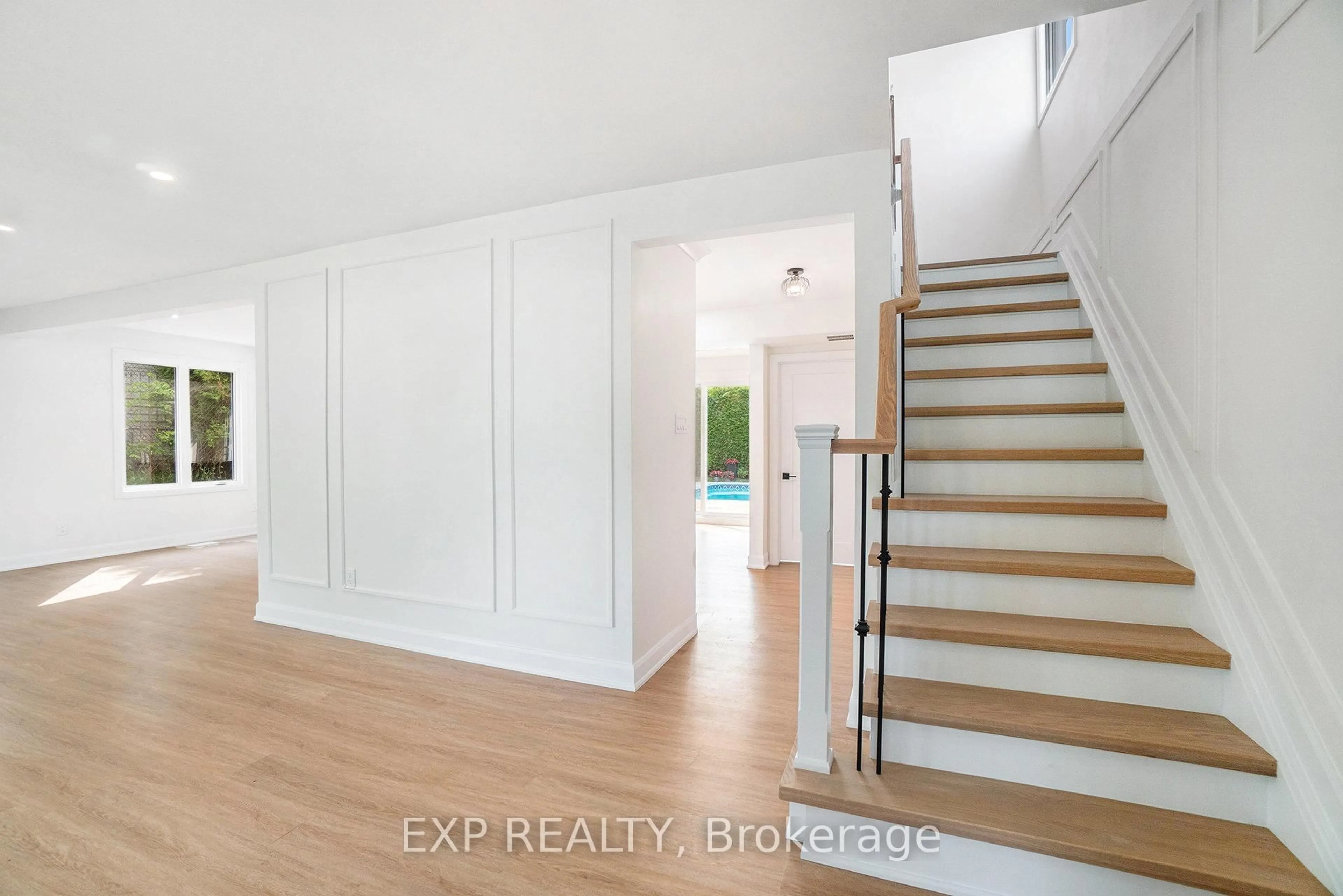 Indoor entryway for 41 Barnes Cres, Ottawa Ontario K2H 7C1
