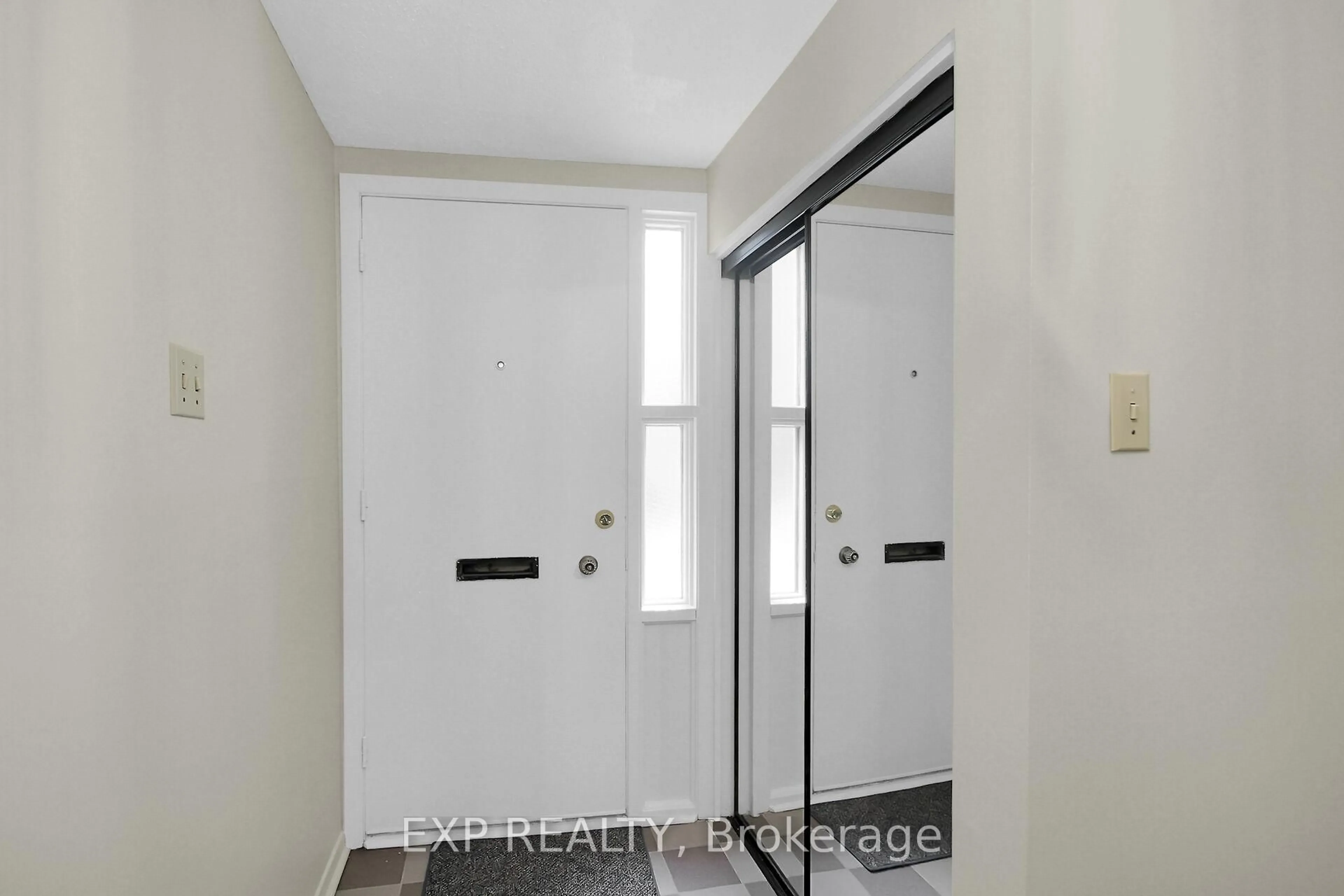 Indoor entryway for 773A Springland Dr #68, Ottawa Ontario K1V 6L9