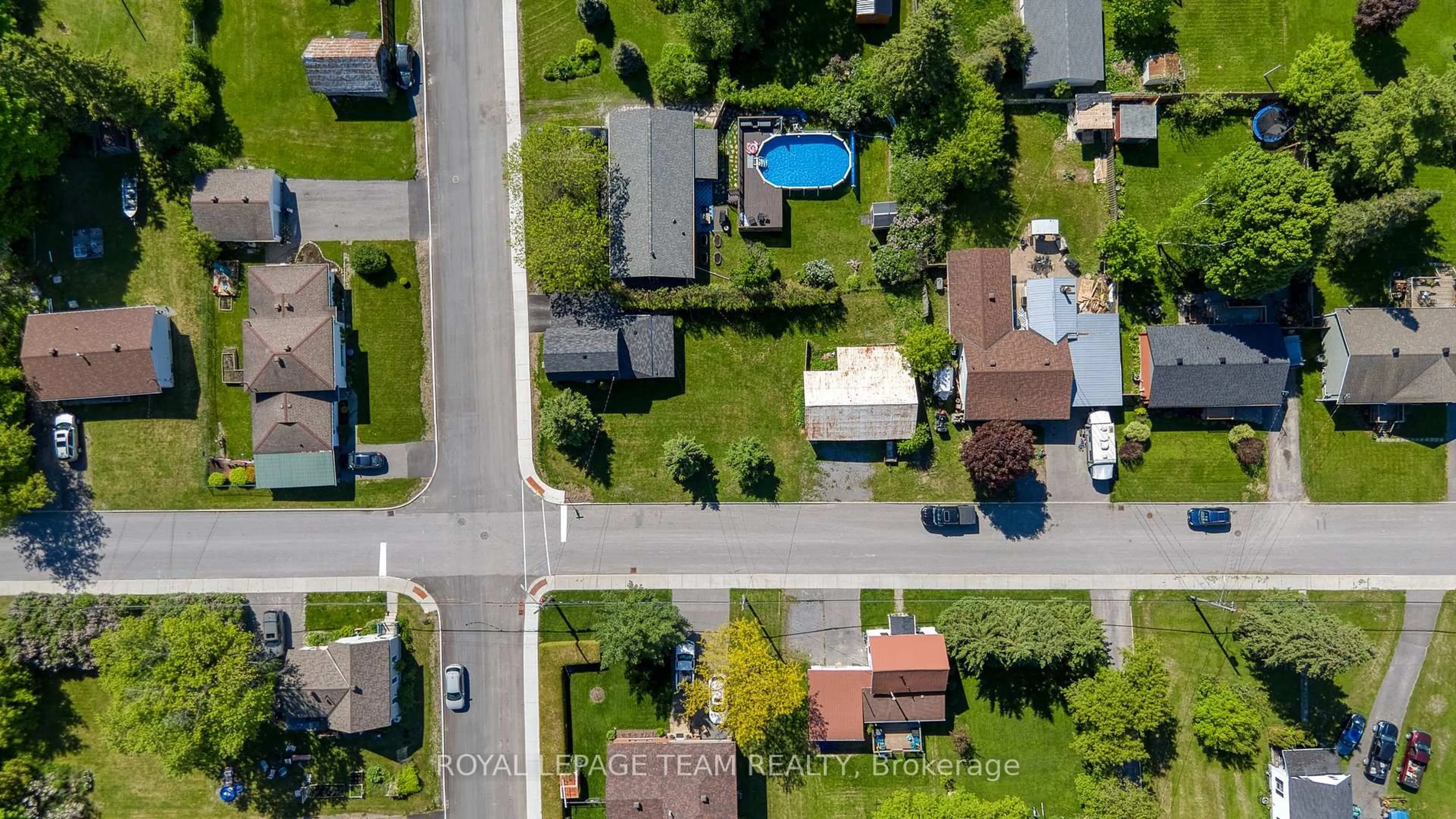 A pic from outside/outdoor area/front of a property/back of a property/a pic from drone, street for 24 Mercer St, Almonte Ontario K0A 1A0