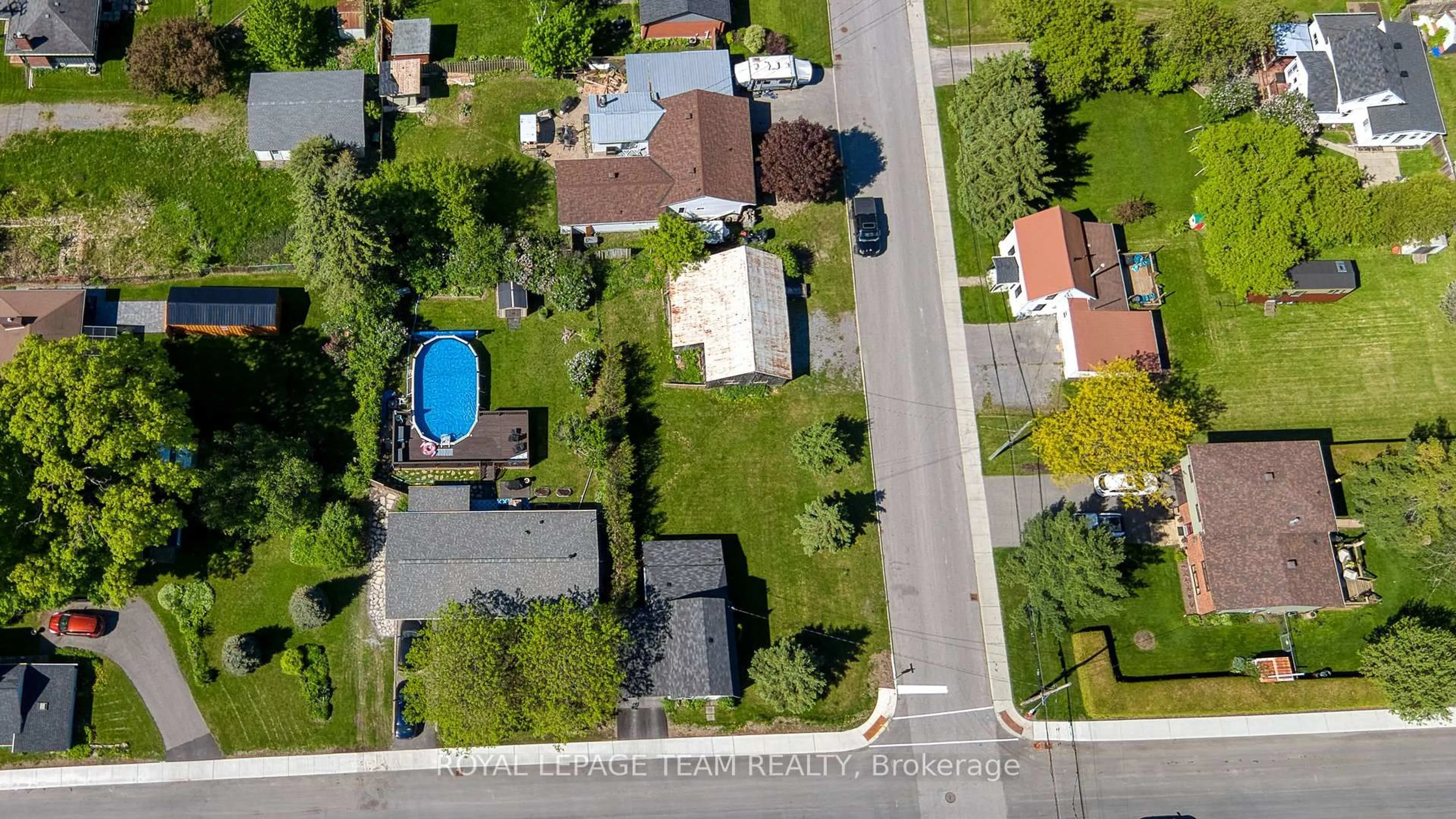 A pic from outside/outdoor area/front of a property/back of a property/a pic from drone, street for 24 Mercer St, Almonte Ontario K0A 1A0