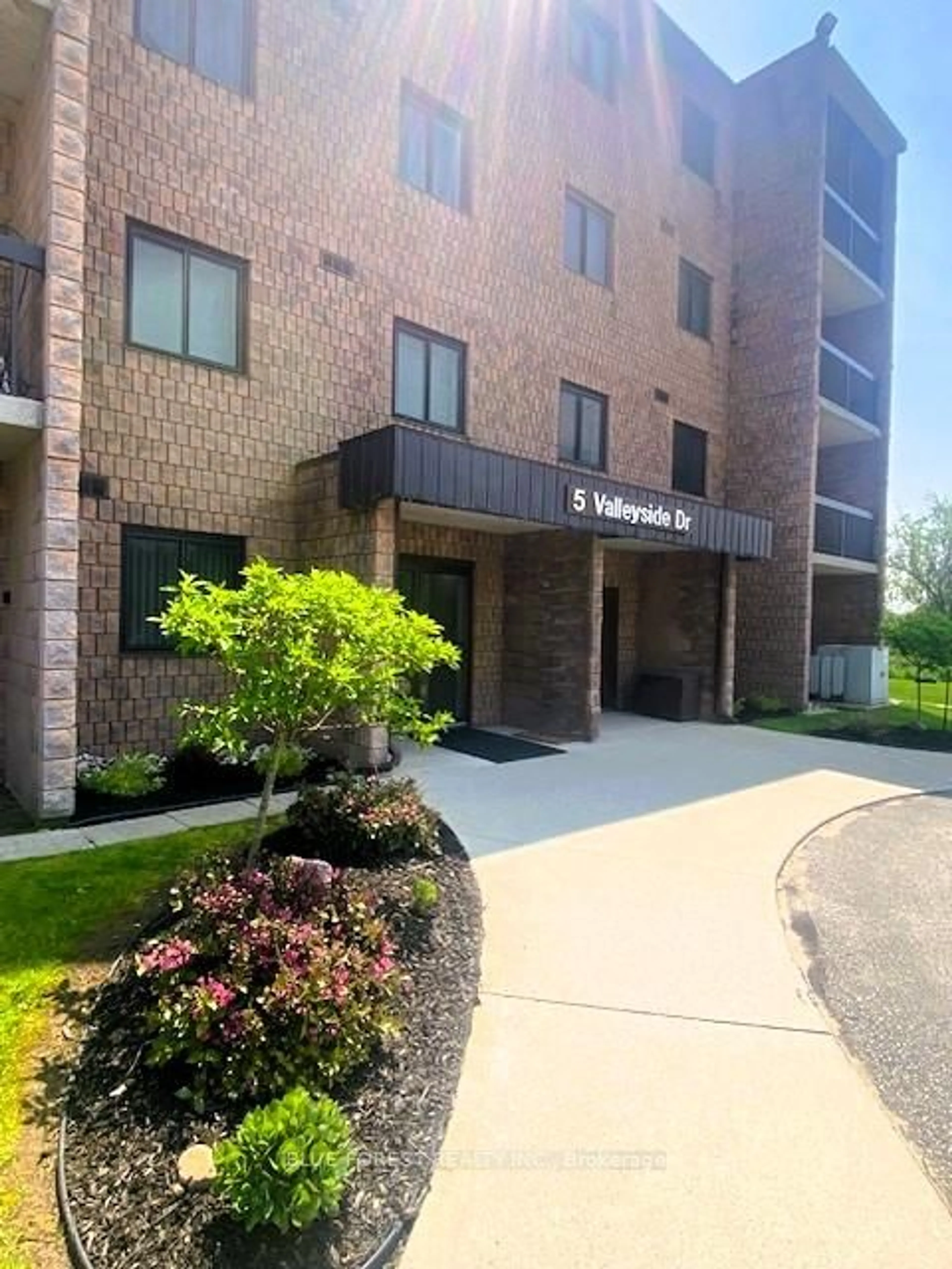 Indoor foyer for 5 Valleyside Dr #301, Brockton Ontario N0G 2V0