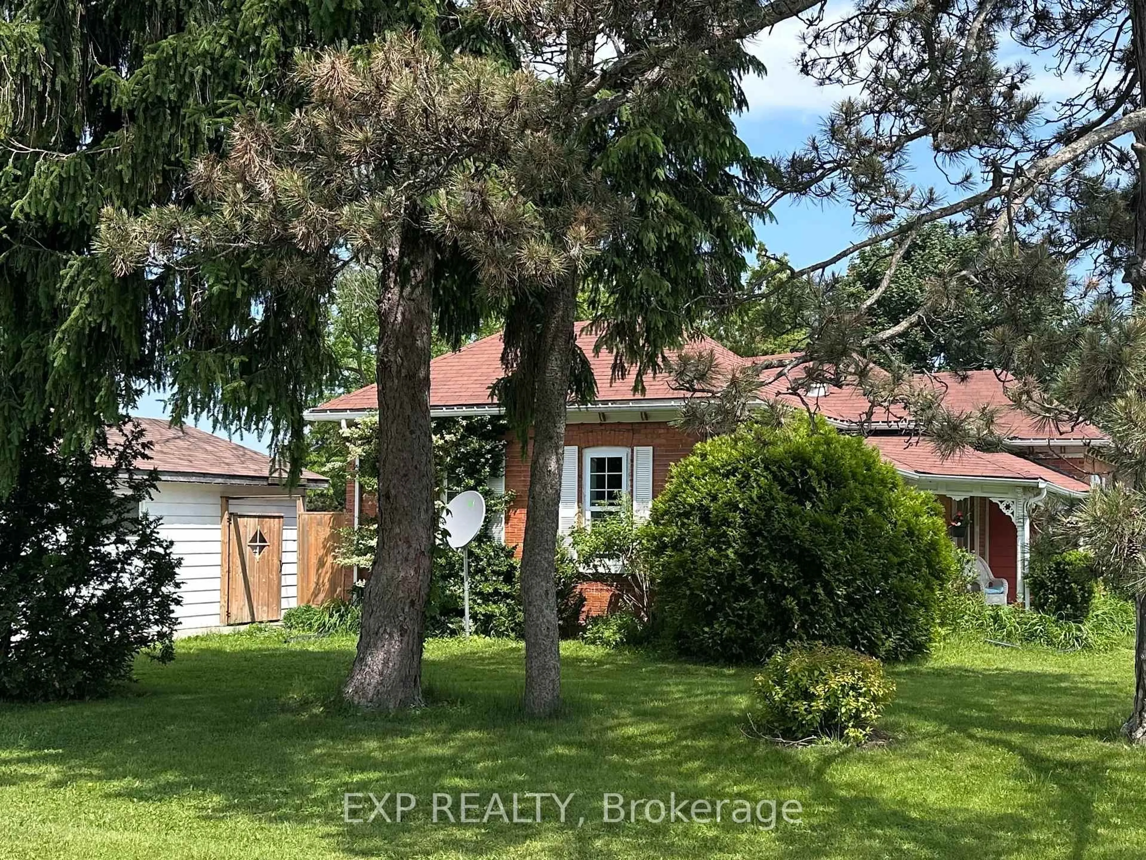 A pic from outside/outdoor area/front of a property/back of a property/a pic from drone, street for 76 Sarah St, Lambton Shores Ontario N0M 2N0