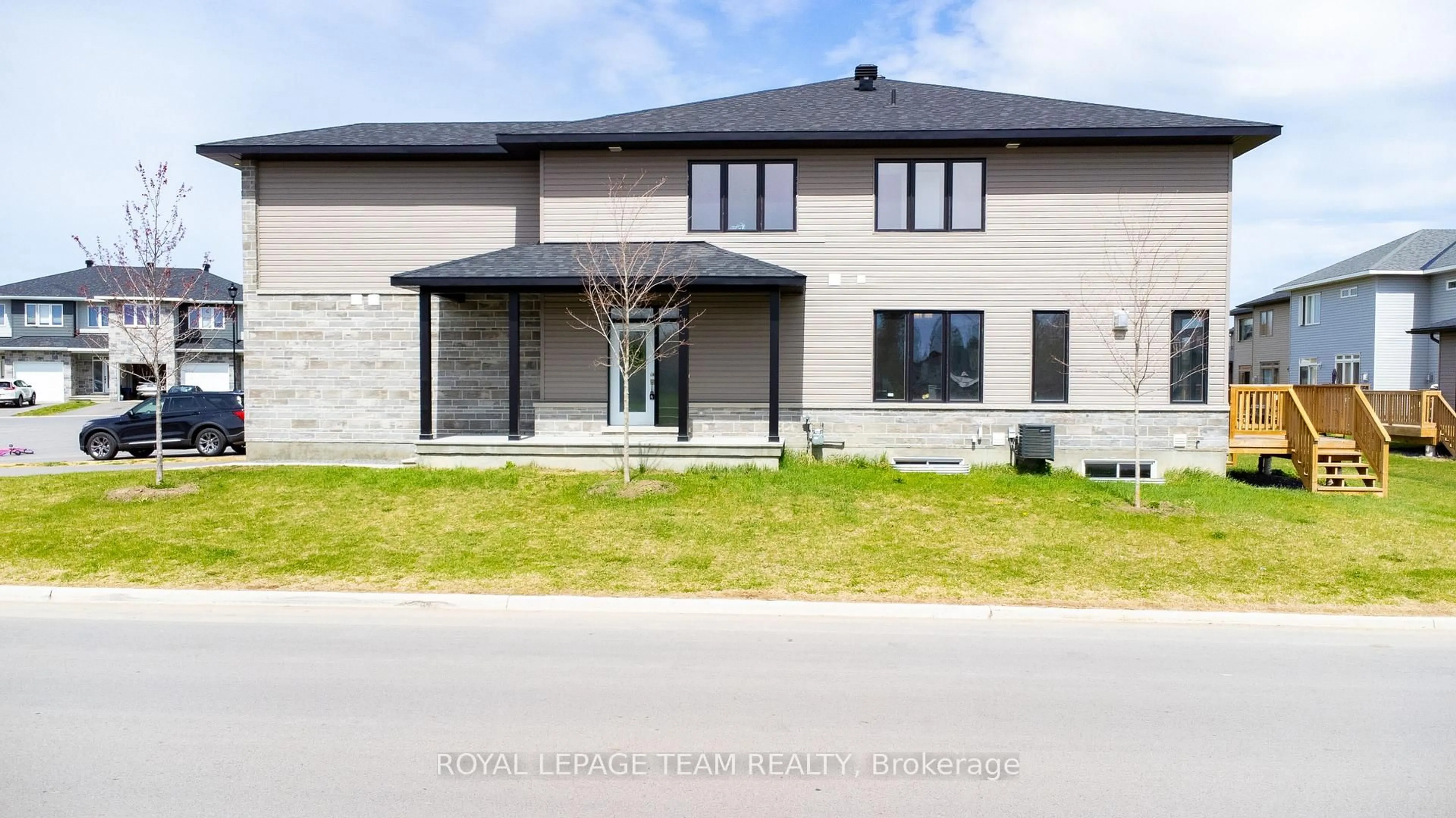 Home with brick exterior material, street for 3 Morrall Crt, Arnprior Ontario K7S 0J4
