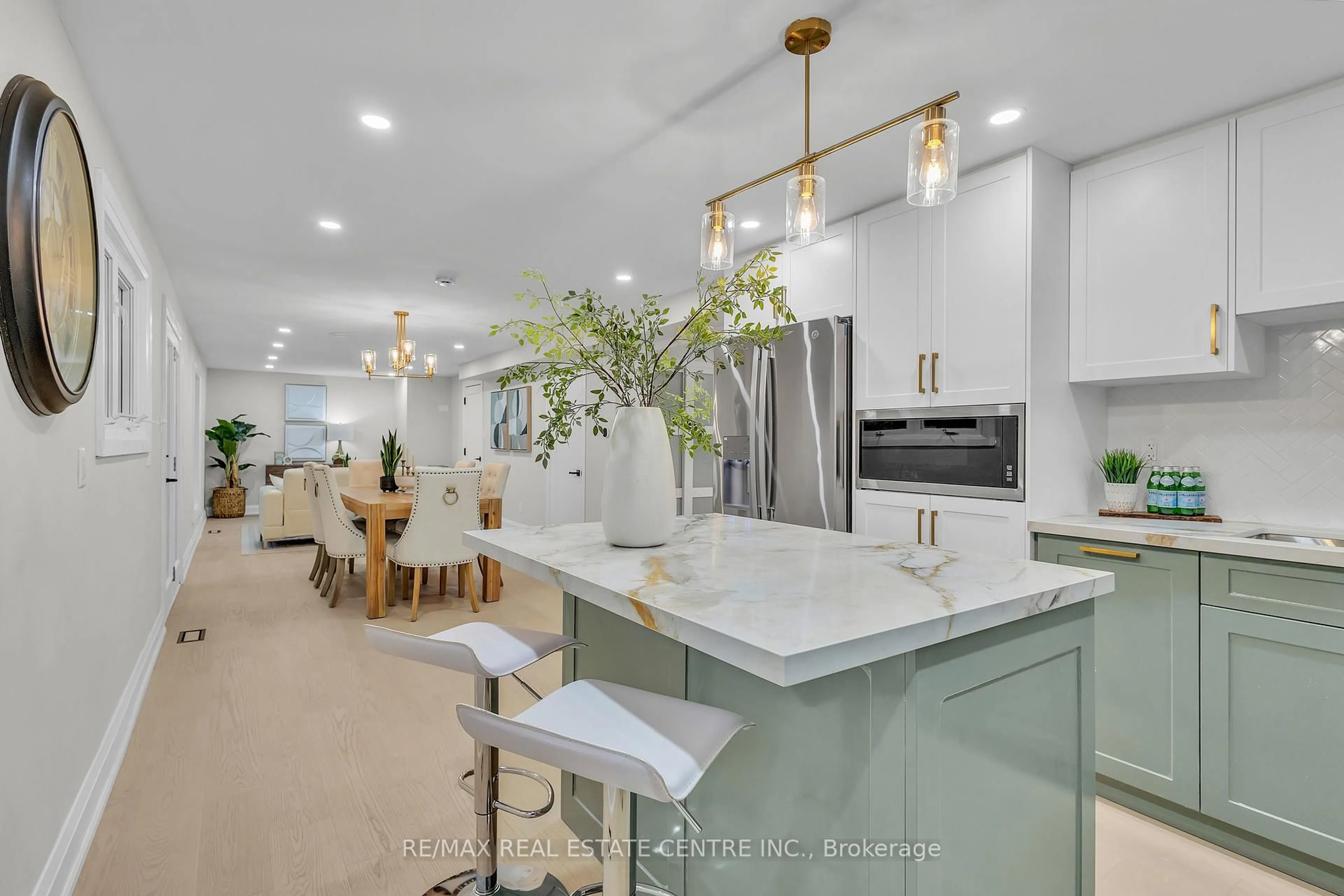 Open concept kitchen, ceramic/tile floor for 370 Ironwood Rd, Guelph Ontario N1G 3N8