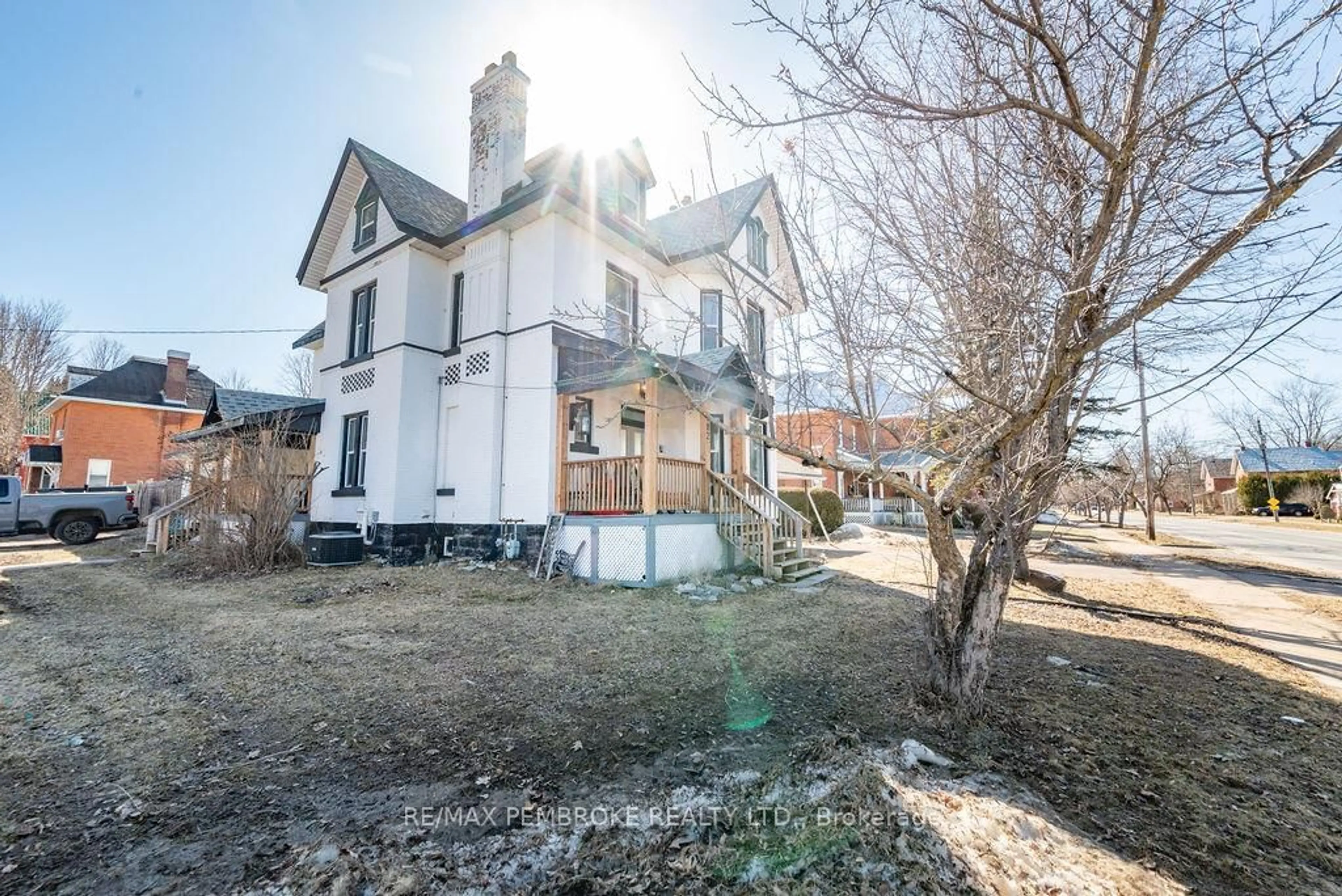 A pic from outside/outdoor area/front of a property/back of a property/a pic from drone, building for 502 Mary St, Pembroke Ontario K8A 5X1