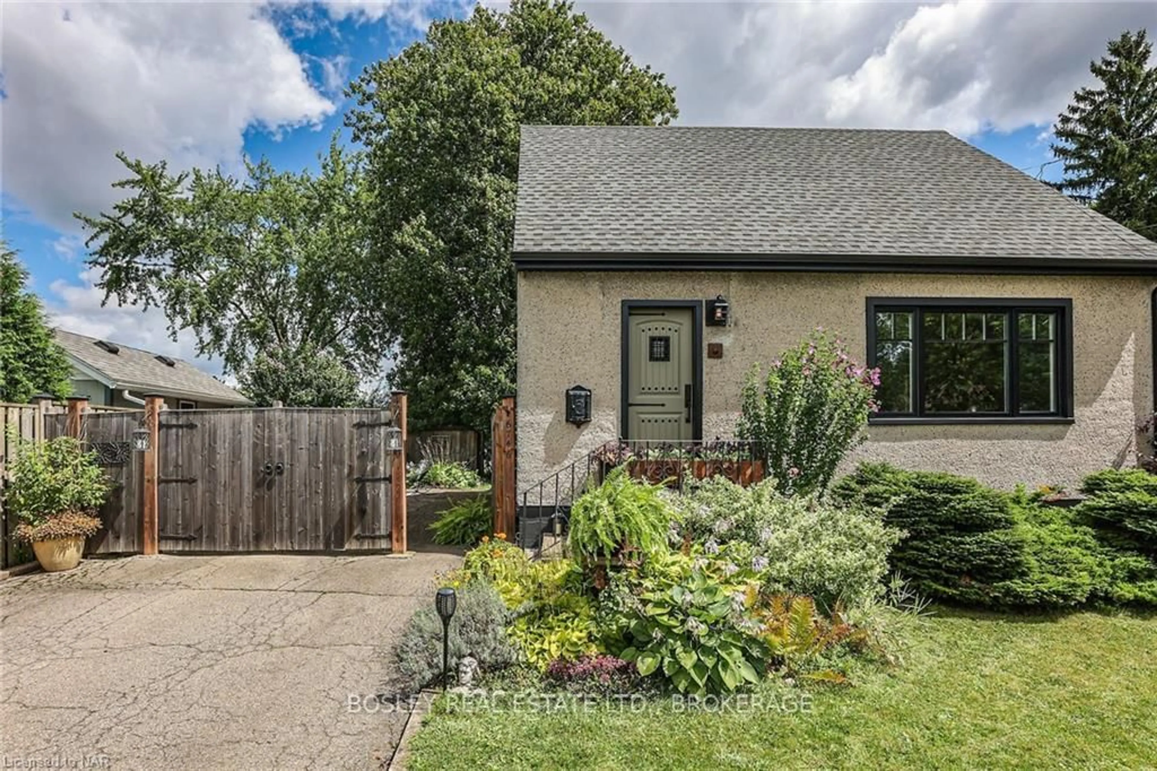 Unknown for 6746 Waters Ave, Niagara Falls Ontario L2G 5X1