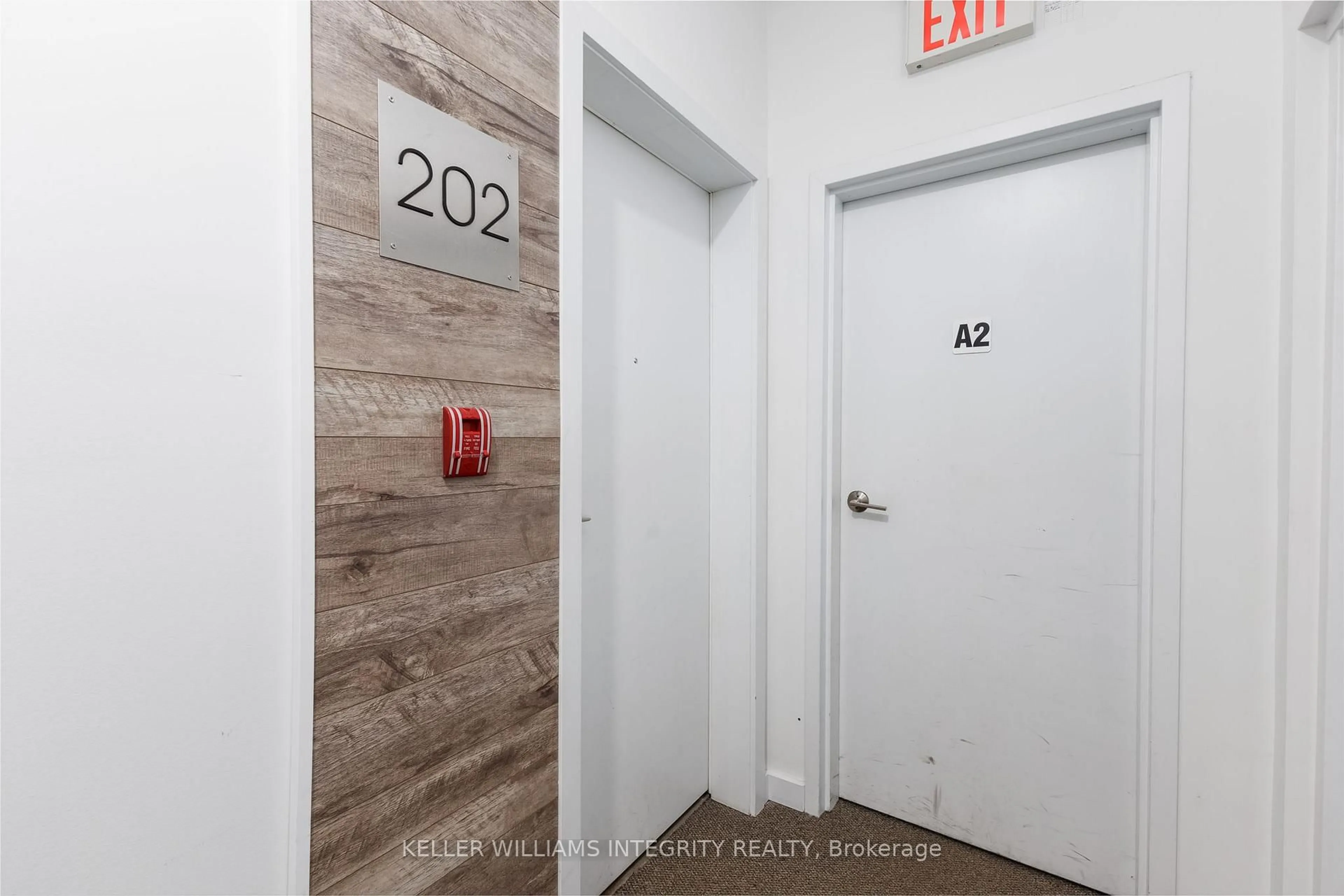 Indoor entryway for 1308 THAMES St #202, Ottawa Ontario K1Z 7N4