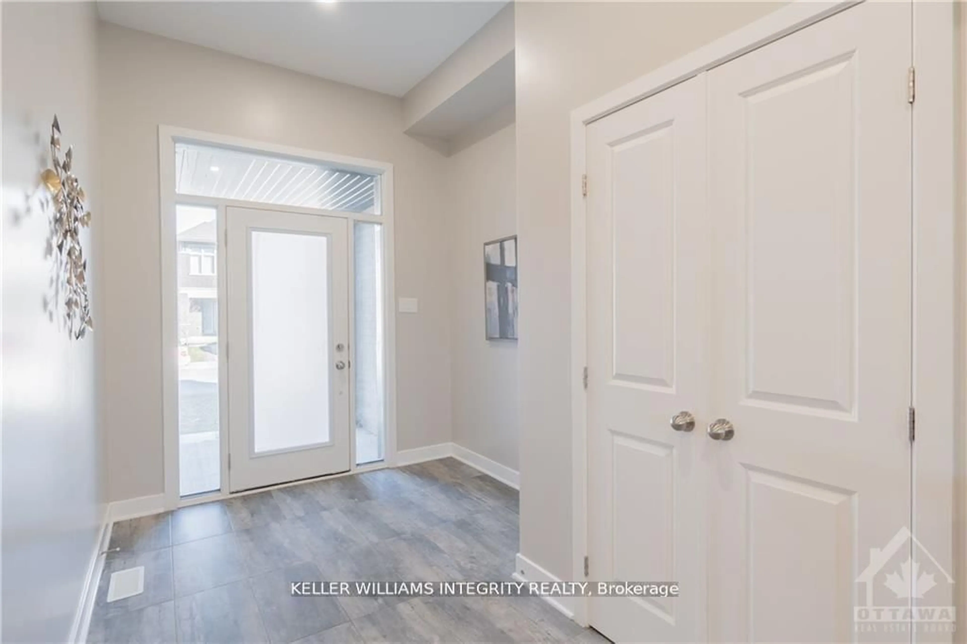 Indoor entryway for 551 TRIANGLE St, Ottawa Ontario K2V 0M5