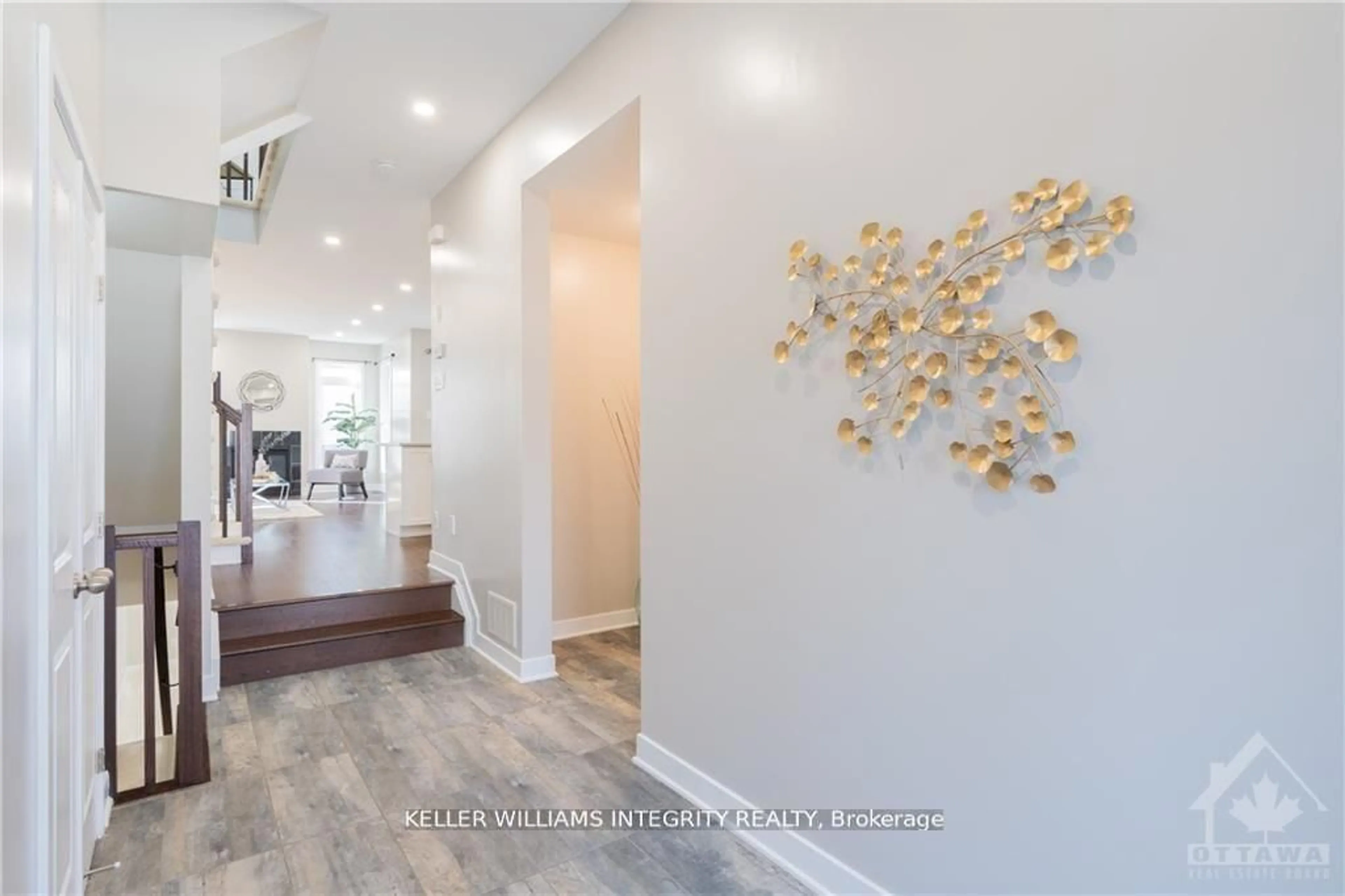 Indoor entryway for 551 TRIANGLE St, Ottawa Ontario K2V 0M5