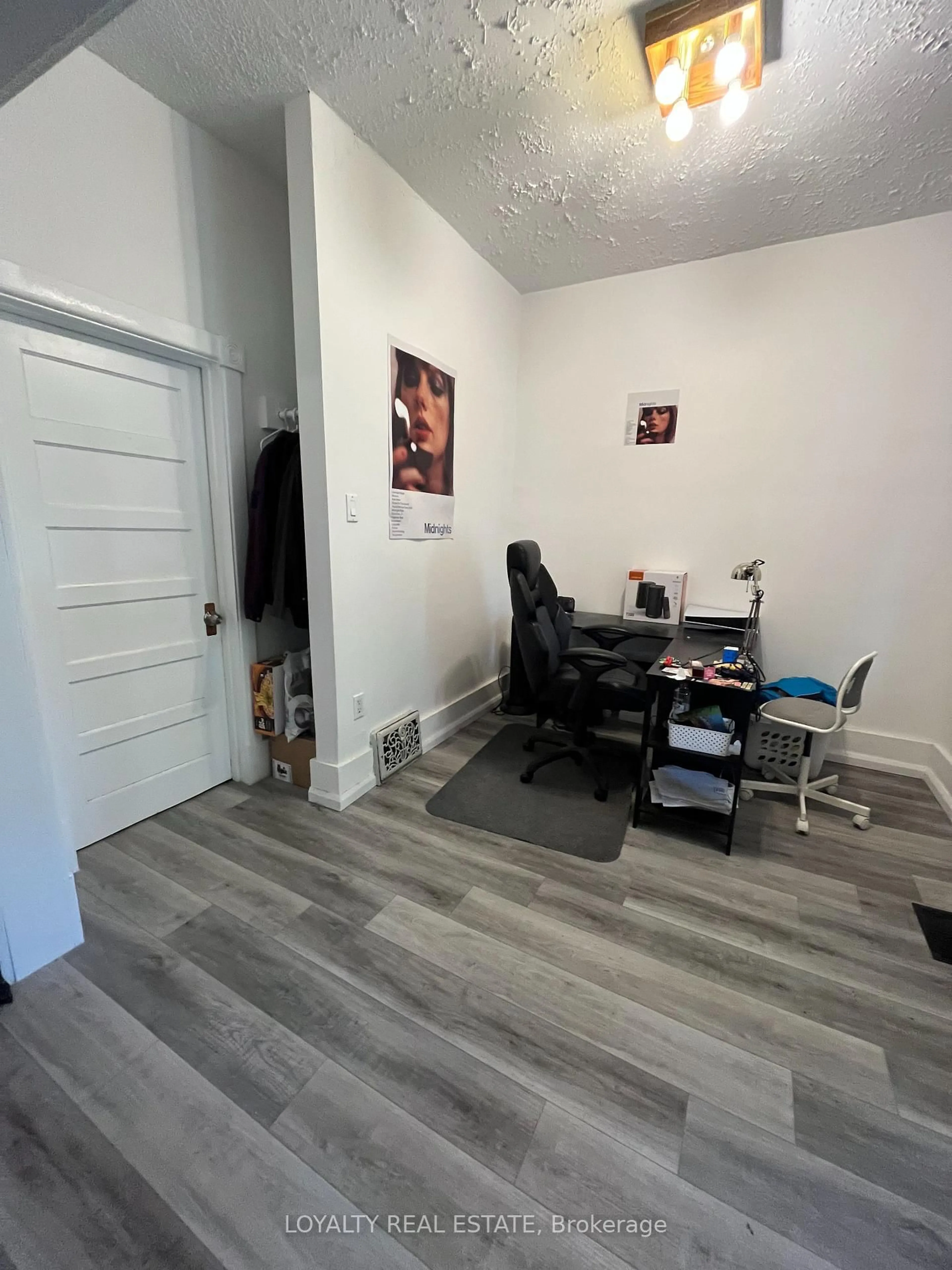 A pic of a room for 194 Victoria St, Kingston Ontario K7L 3Y8