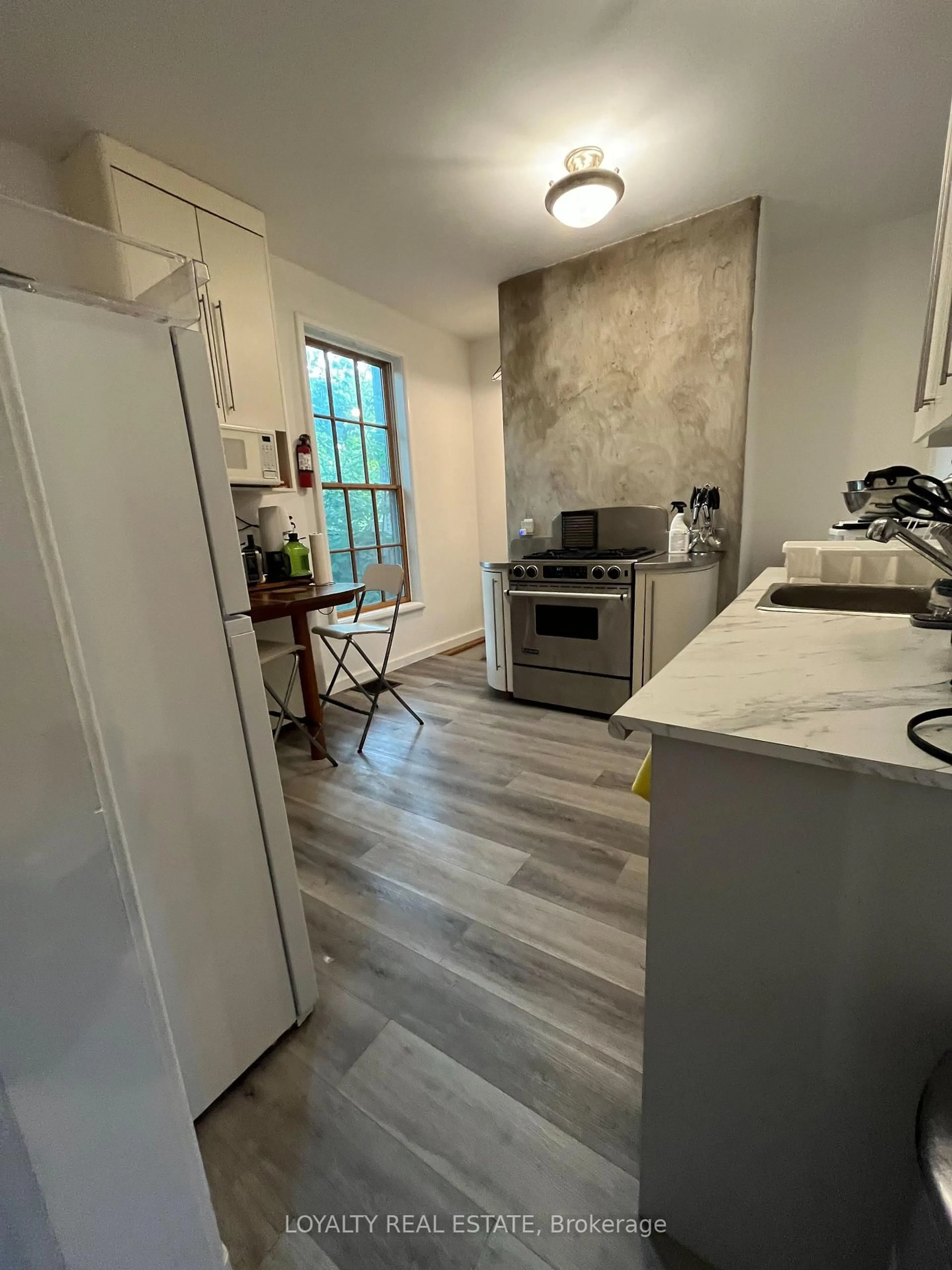 Unknown for 194 Victoria St, Kingston Ontario K7L 3Y8