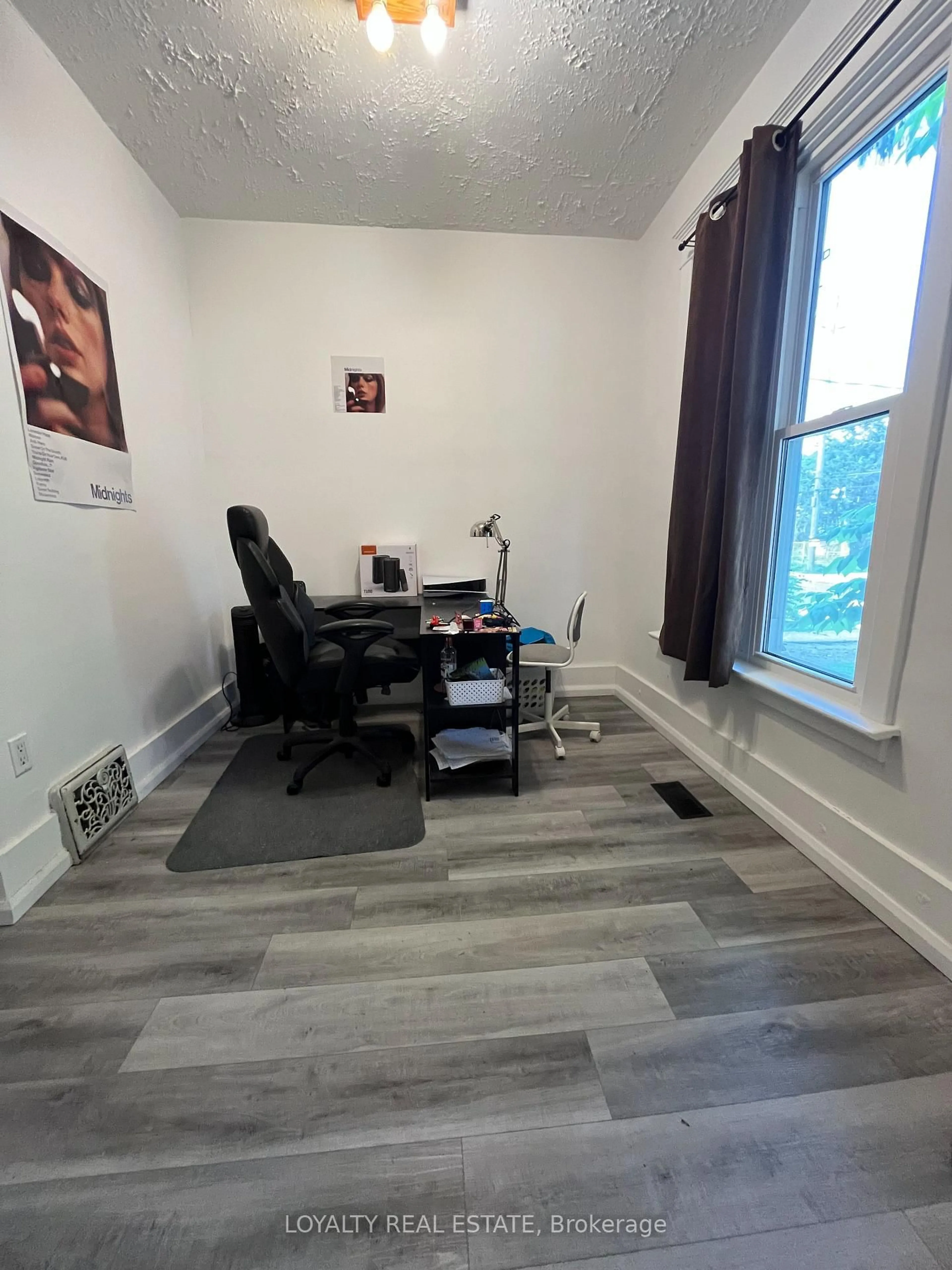 A pic of a room for 194 Victoria St, Kingston Ontario K7L 3Y8