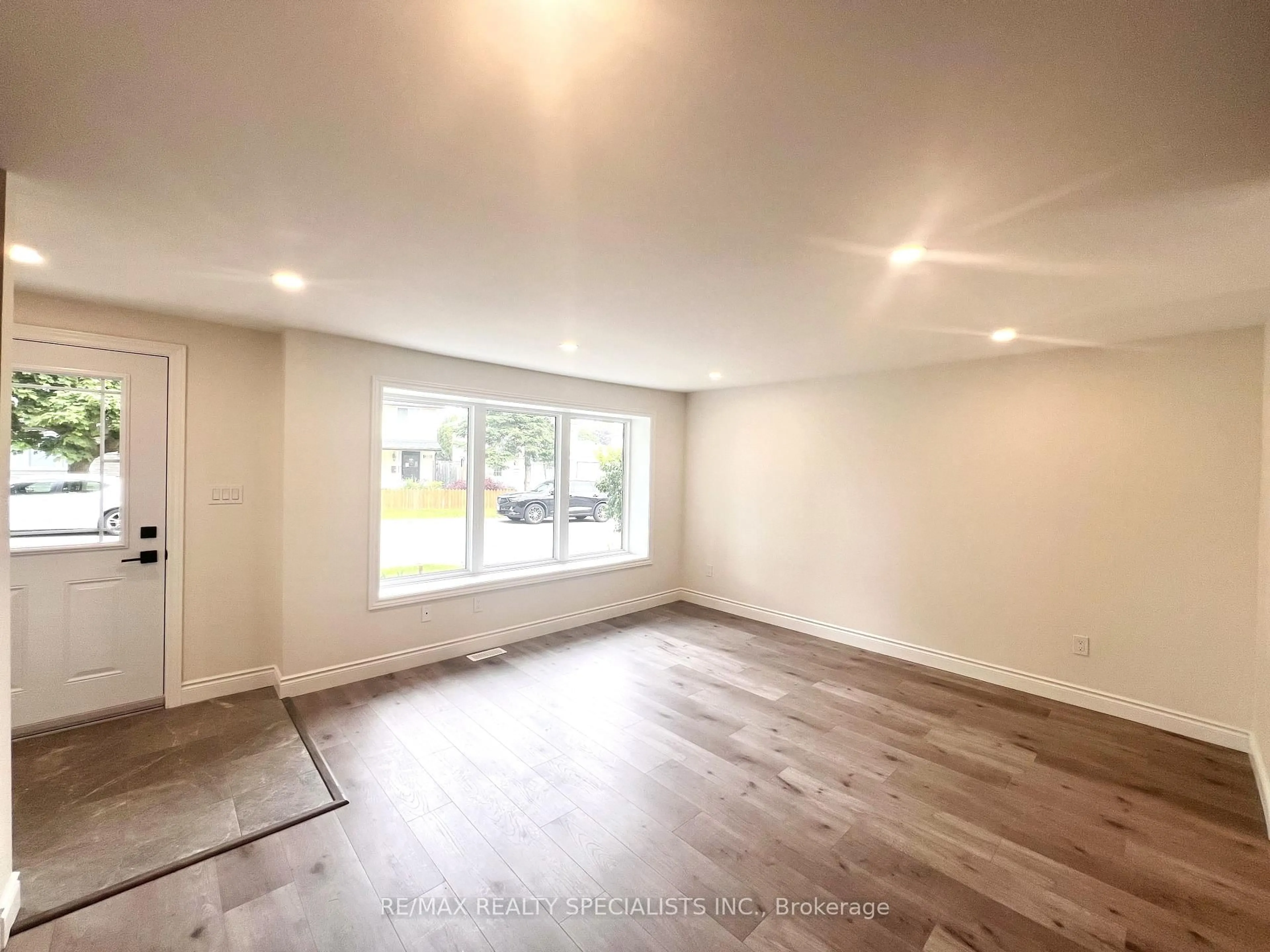 A pic of a room for 410 Pinetree Cres, Cambridge Ontario N3H 4X5