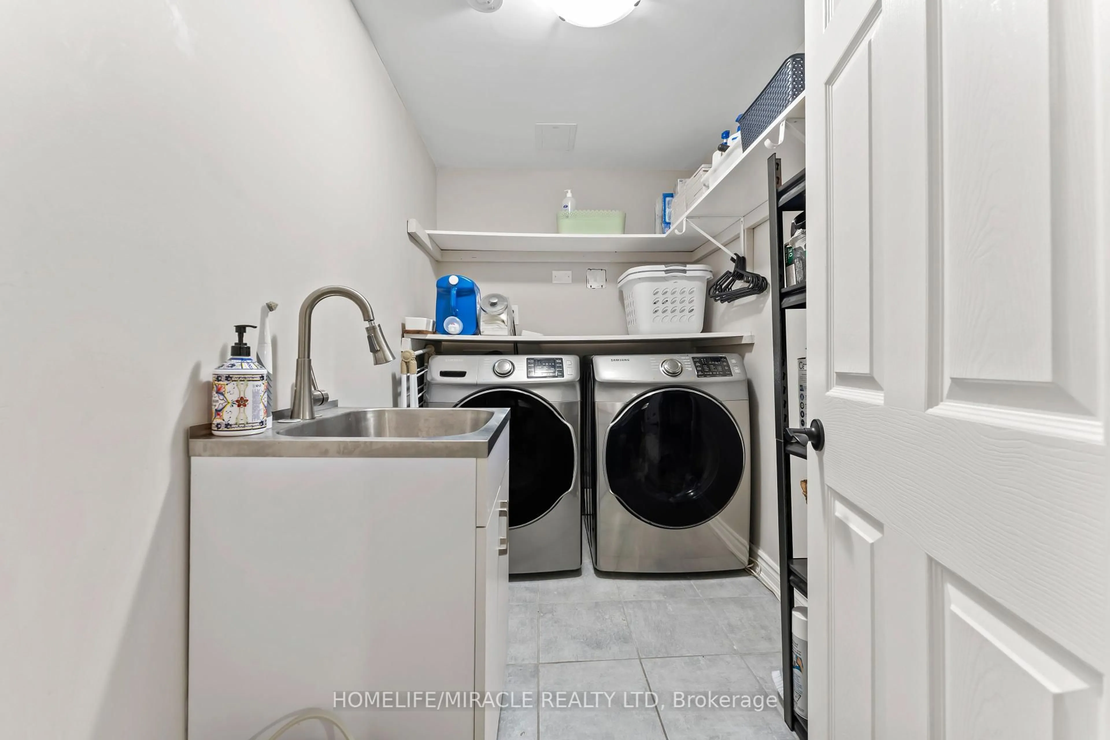 Laundry room for 39 Sherry Lane Dr, Hamilton Ontario L8K 5R1
