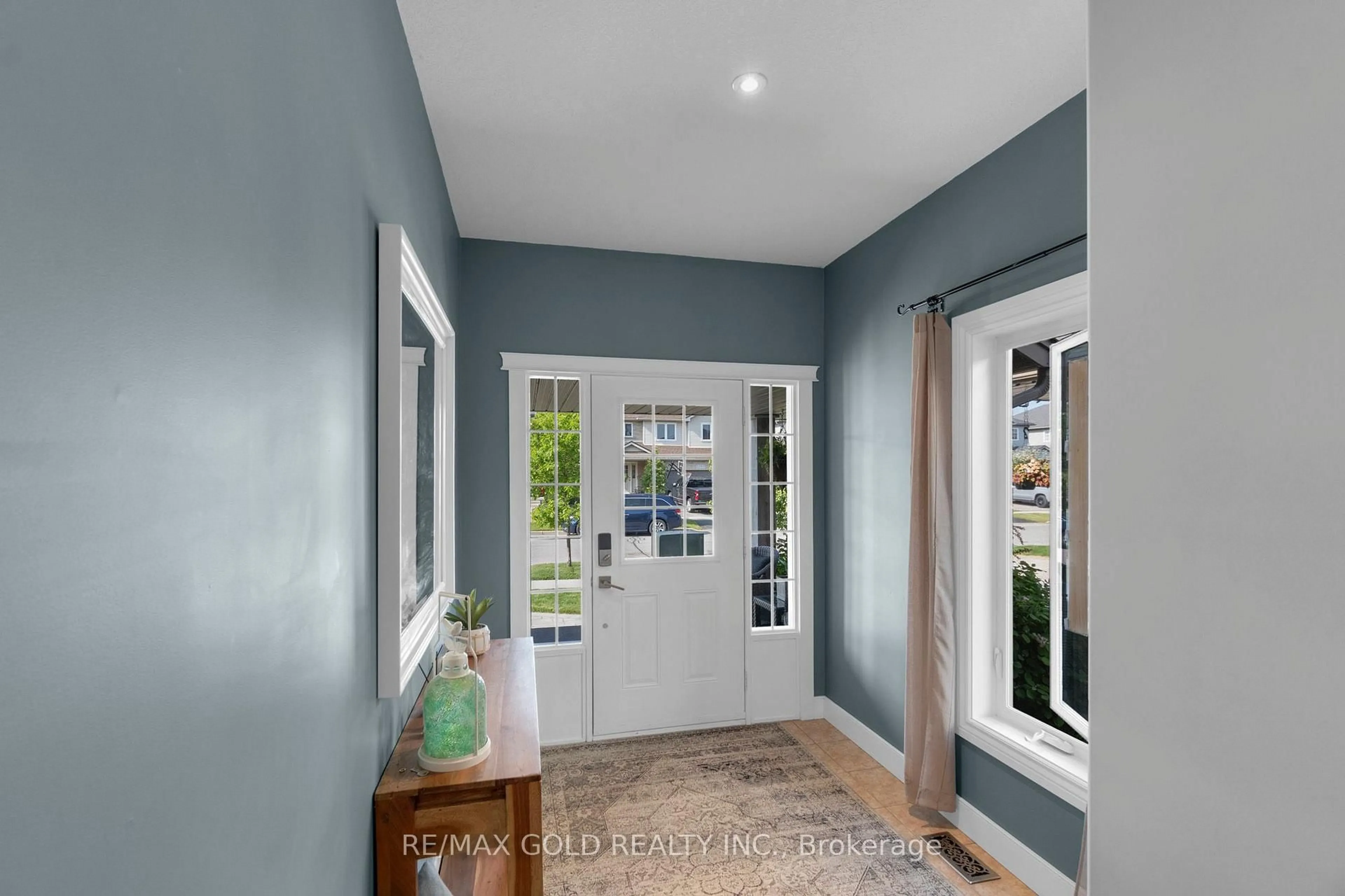 Indoor entryway for 239 Park Ave, Woolwich Ontario N3B 3N3