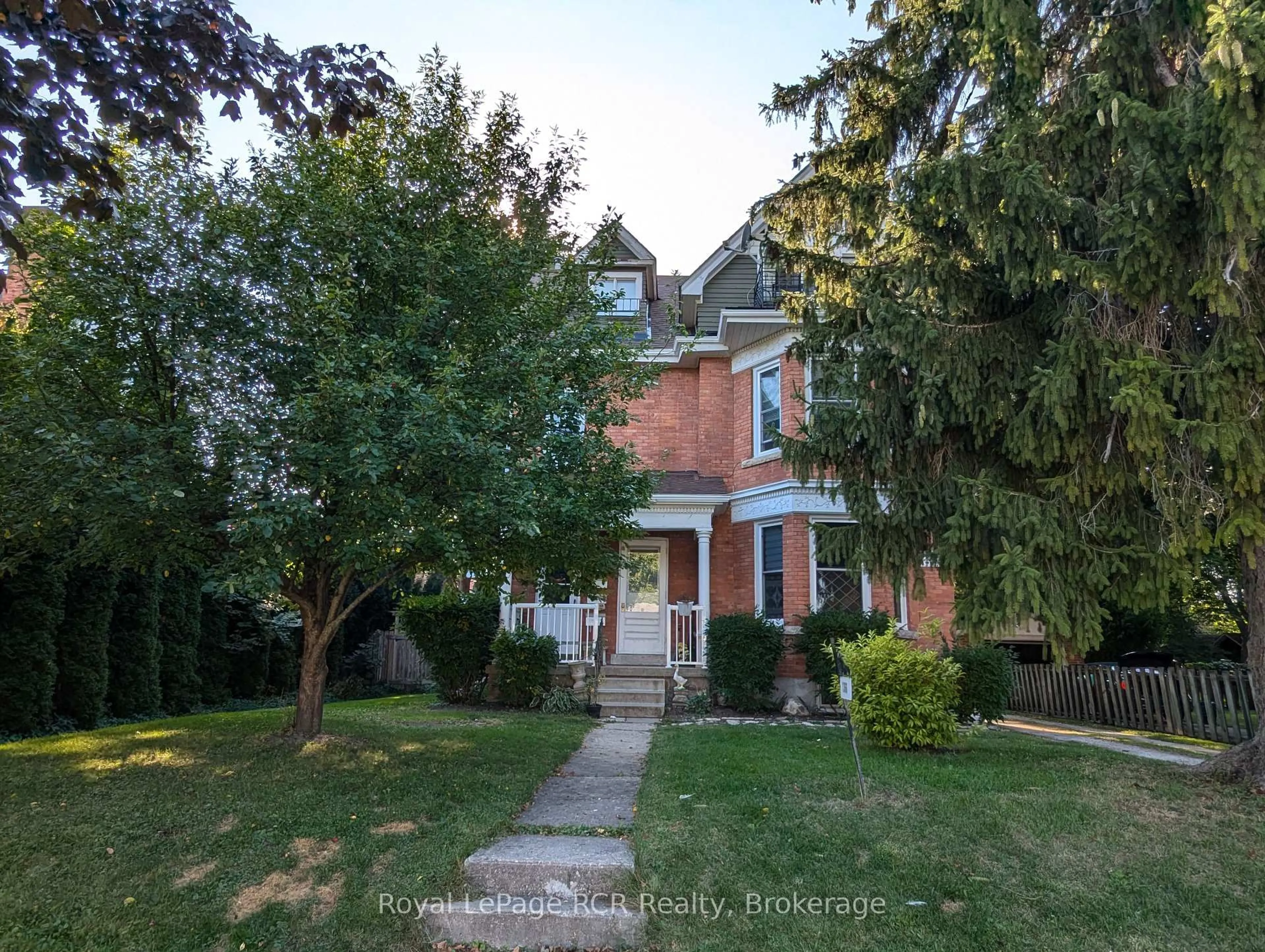 A pic from outside/outdoor area/front of a property/back of a property/a pic from drone, street for 1366 4TH Ave, Owen Sound Ontario N4K 4X1