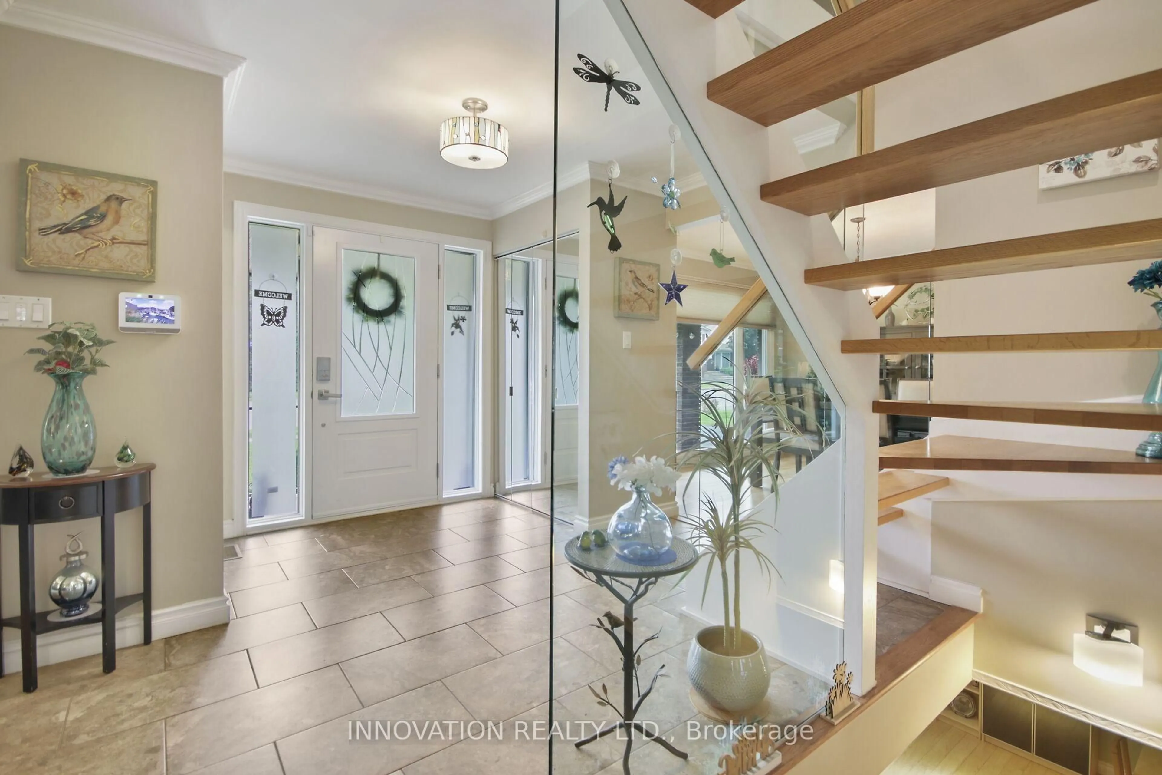 Indoor entryway for 955 Plante Dr, Ottawa Ontario K1V 9E3