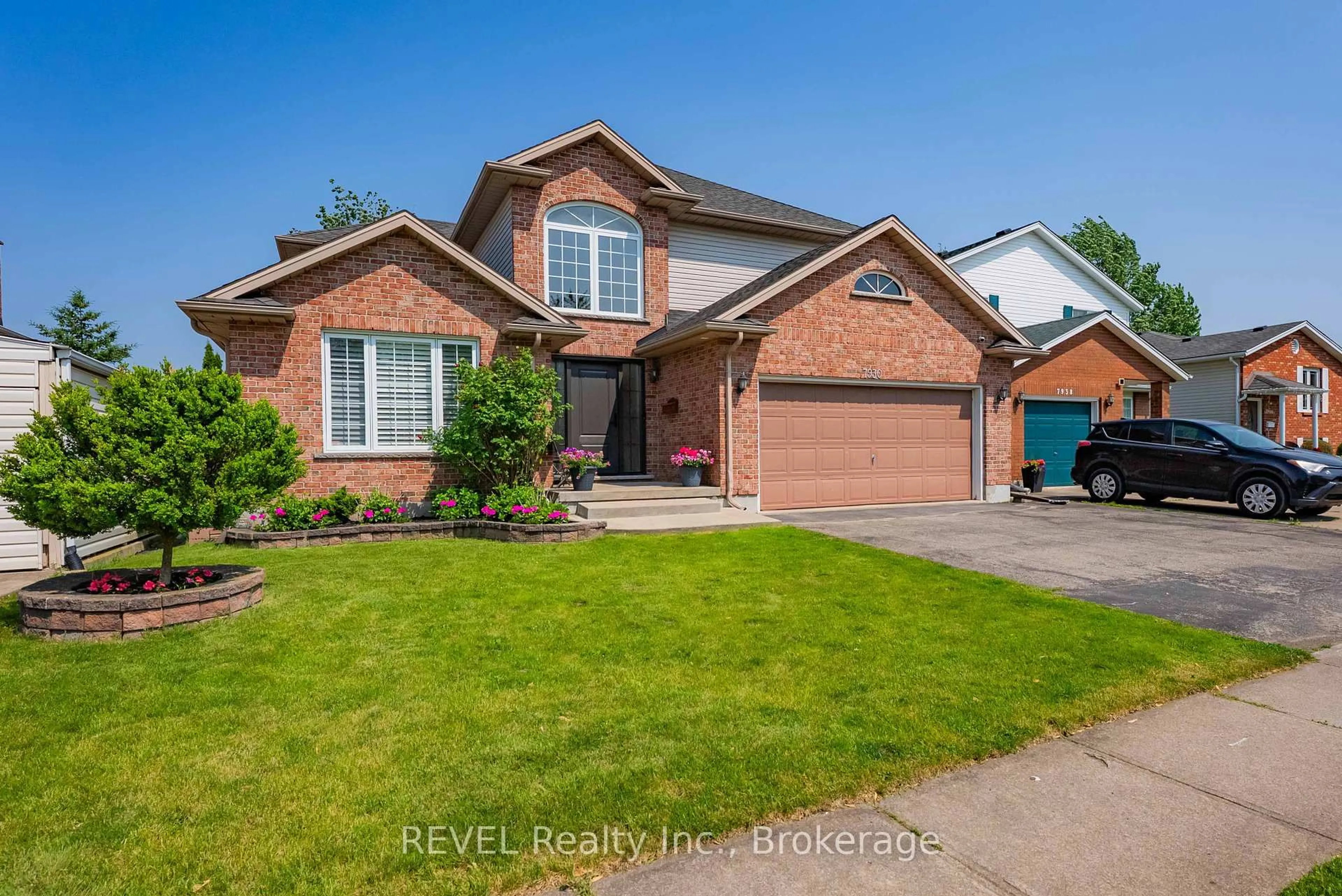Home with brick exterior material, street for 7930 Paddock Trail Dr, Niagara Falls Ontario L2H 1X2