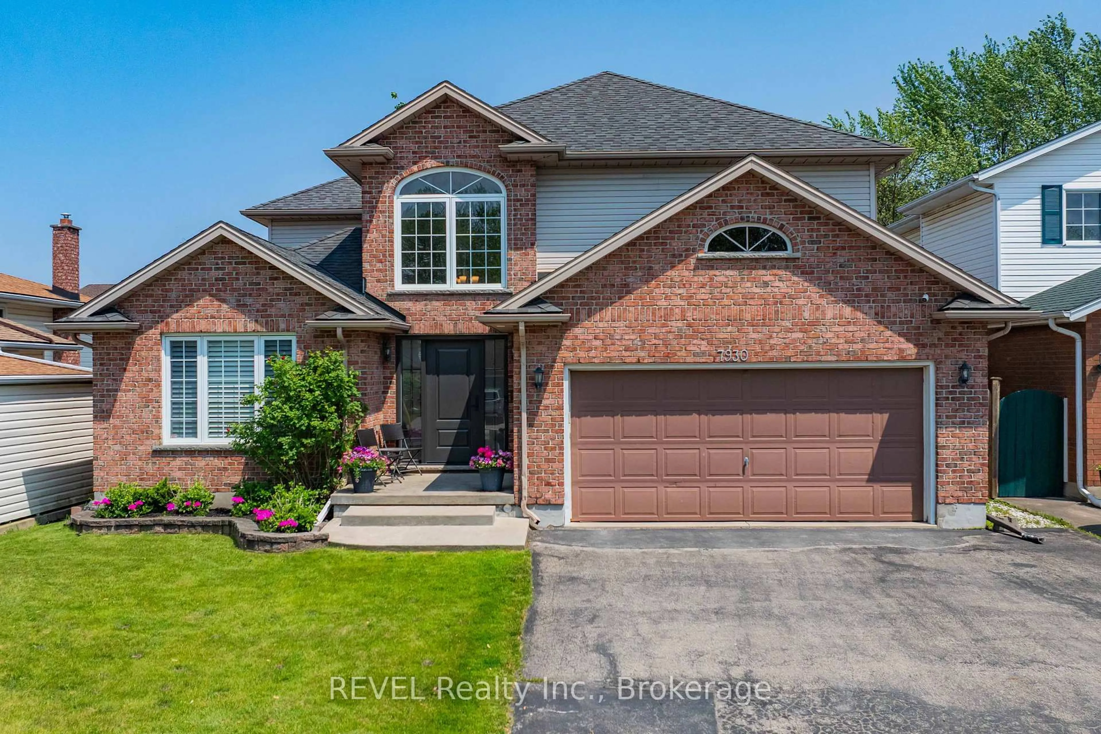 Home with brick exterior material, street for 7930 Paddock Trail Dr, Niagara Falls Ontario L2H 1X2