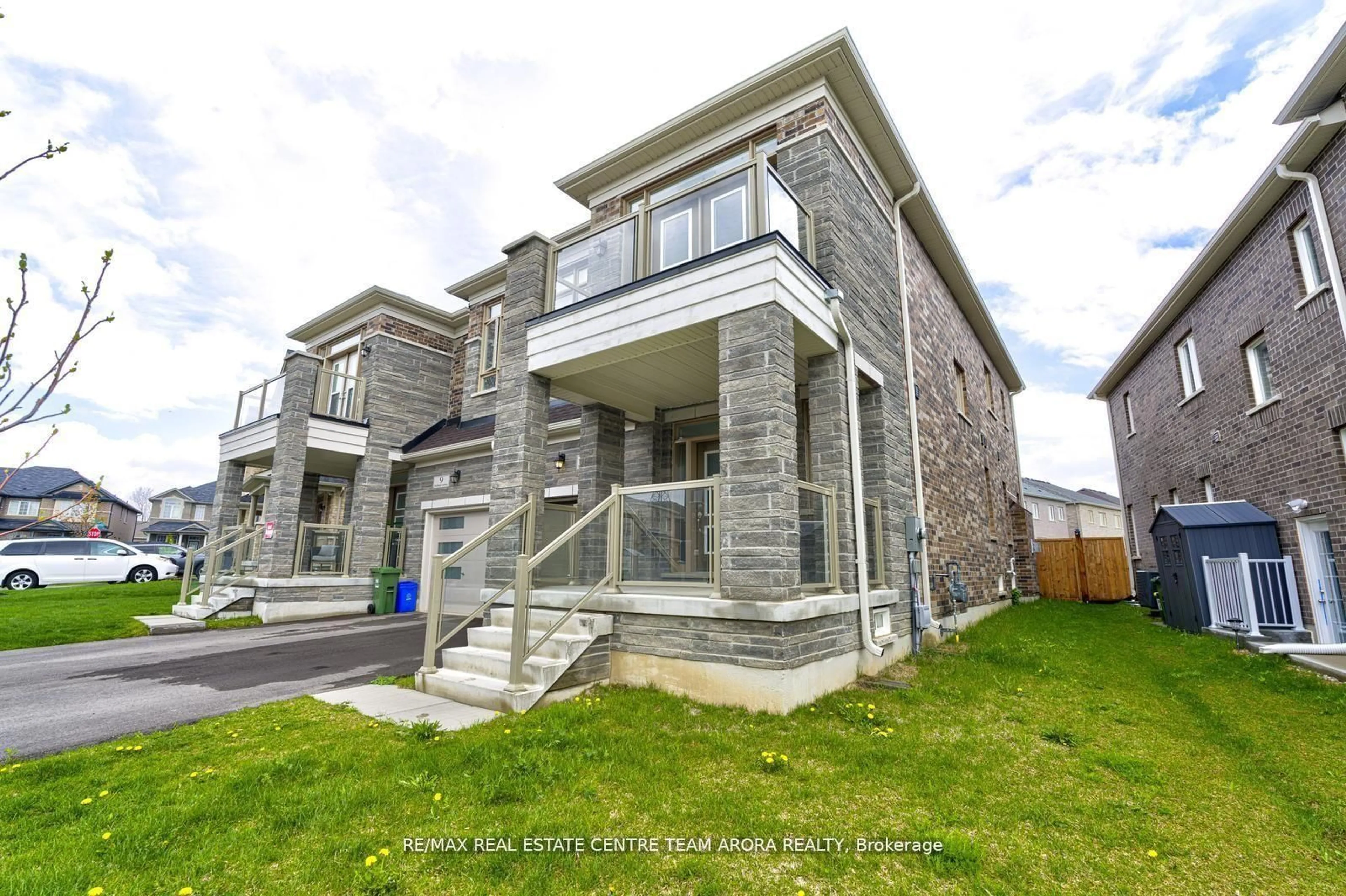 Home with brick exterior material, building for 11 Trailbank Gdns, Hamilton Ontario L8B 1Z3