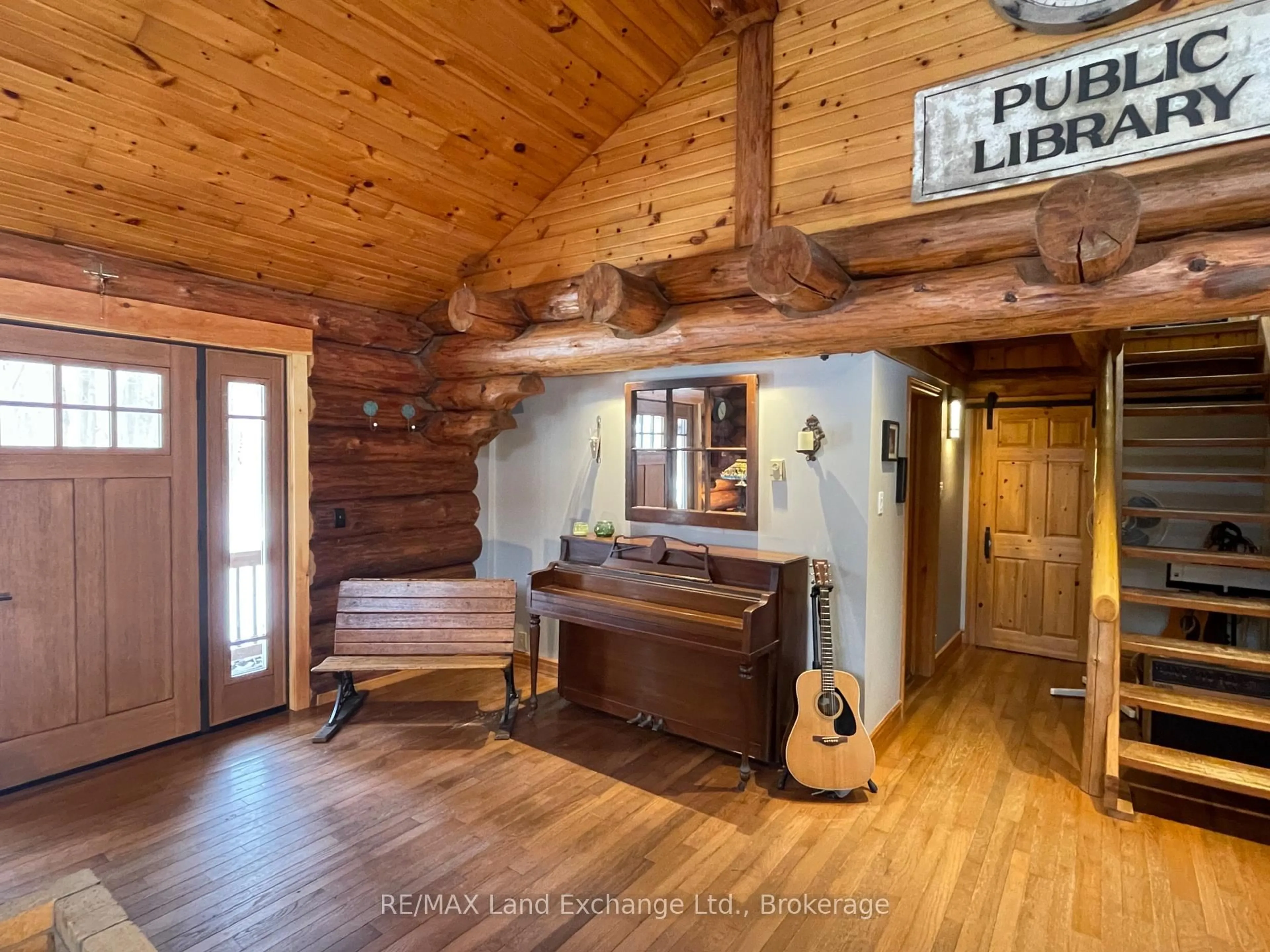 Indoor entryway for 3 Green Brae Cres, Huron-Kinloss Ontario N2Z 0B3