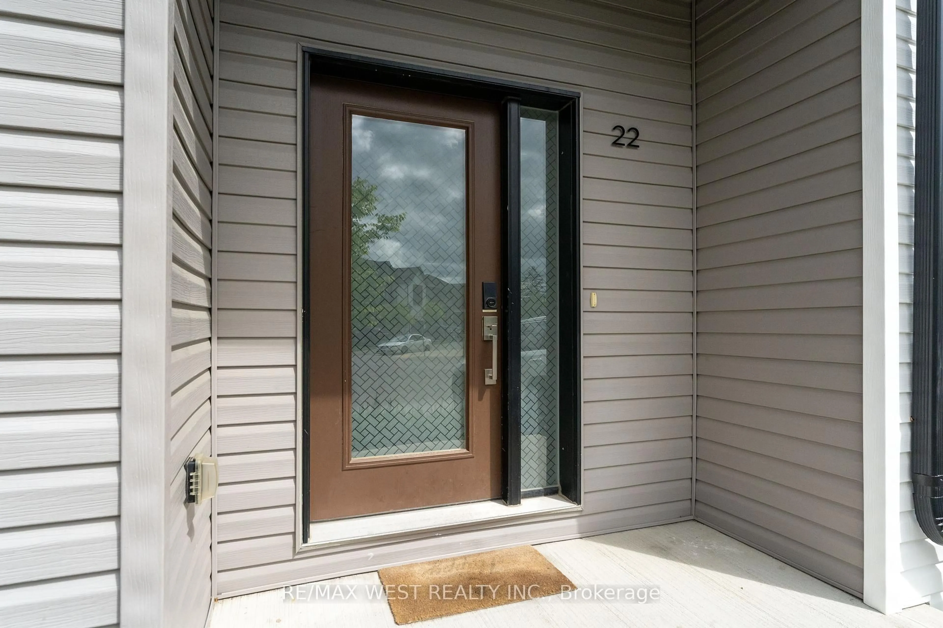 Indoor entryway for 110 Fergus Ave #22, Kitchener Ontario N2A 0K9