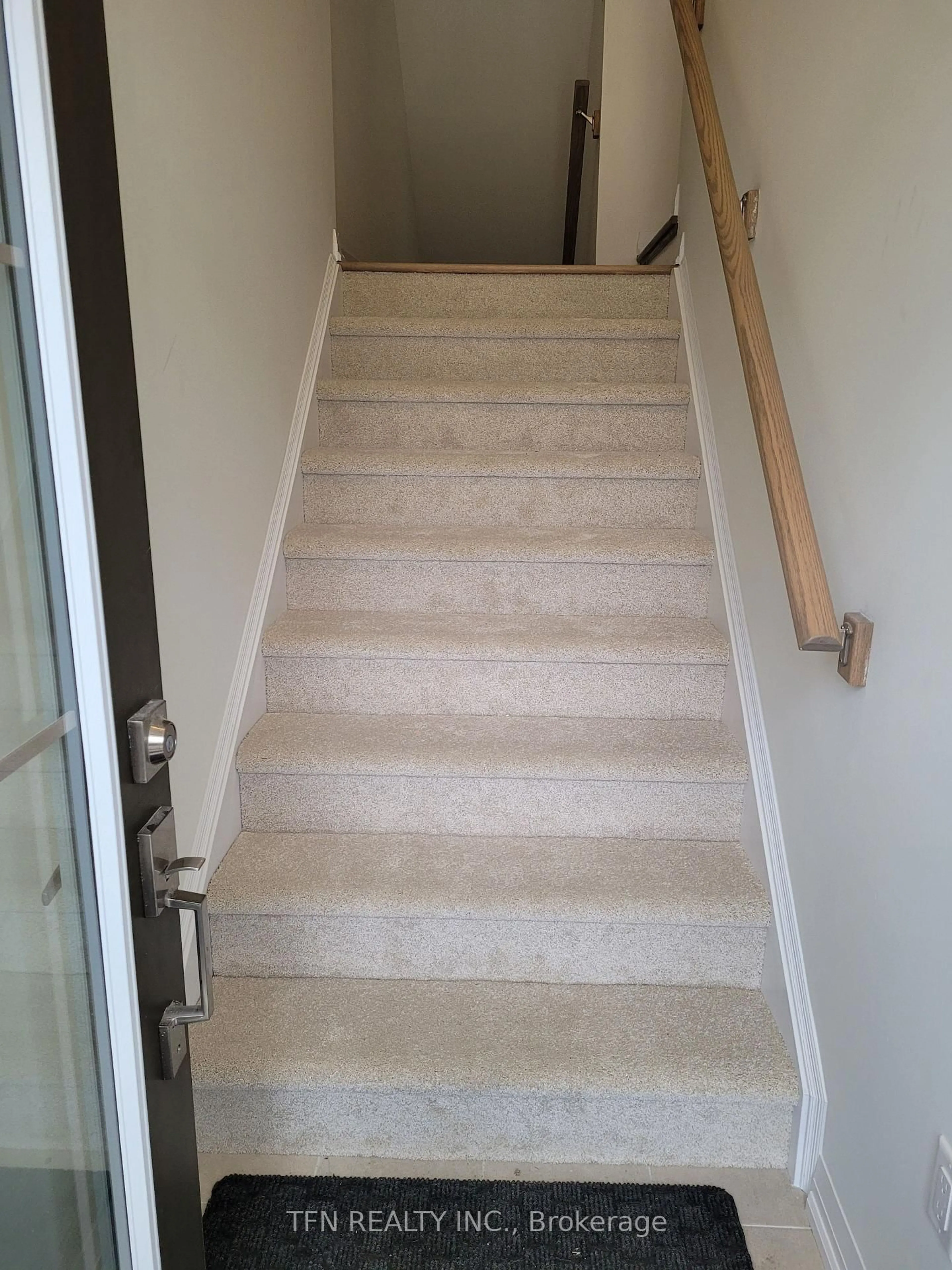 Stairs for 389 Conklin Rd #26, Brantford Ontario N3T 0Y3