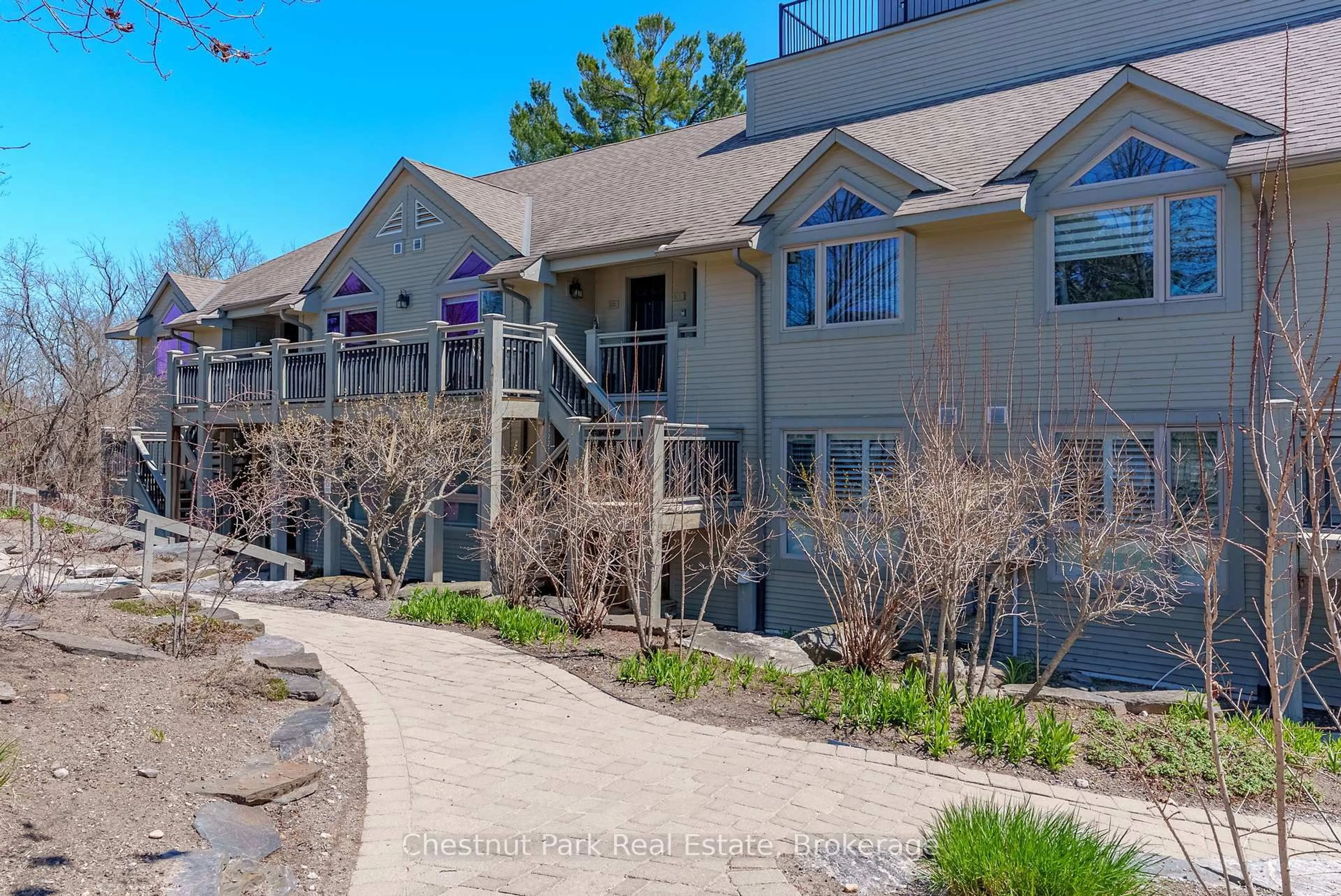 A pic from outside/outdoor area/front of a property/back of a property/a pic from drone, unknown for 5521 Grandview Signature Dr, Huntsville Ontario P1H 2N1