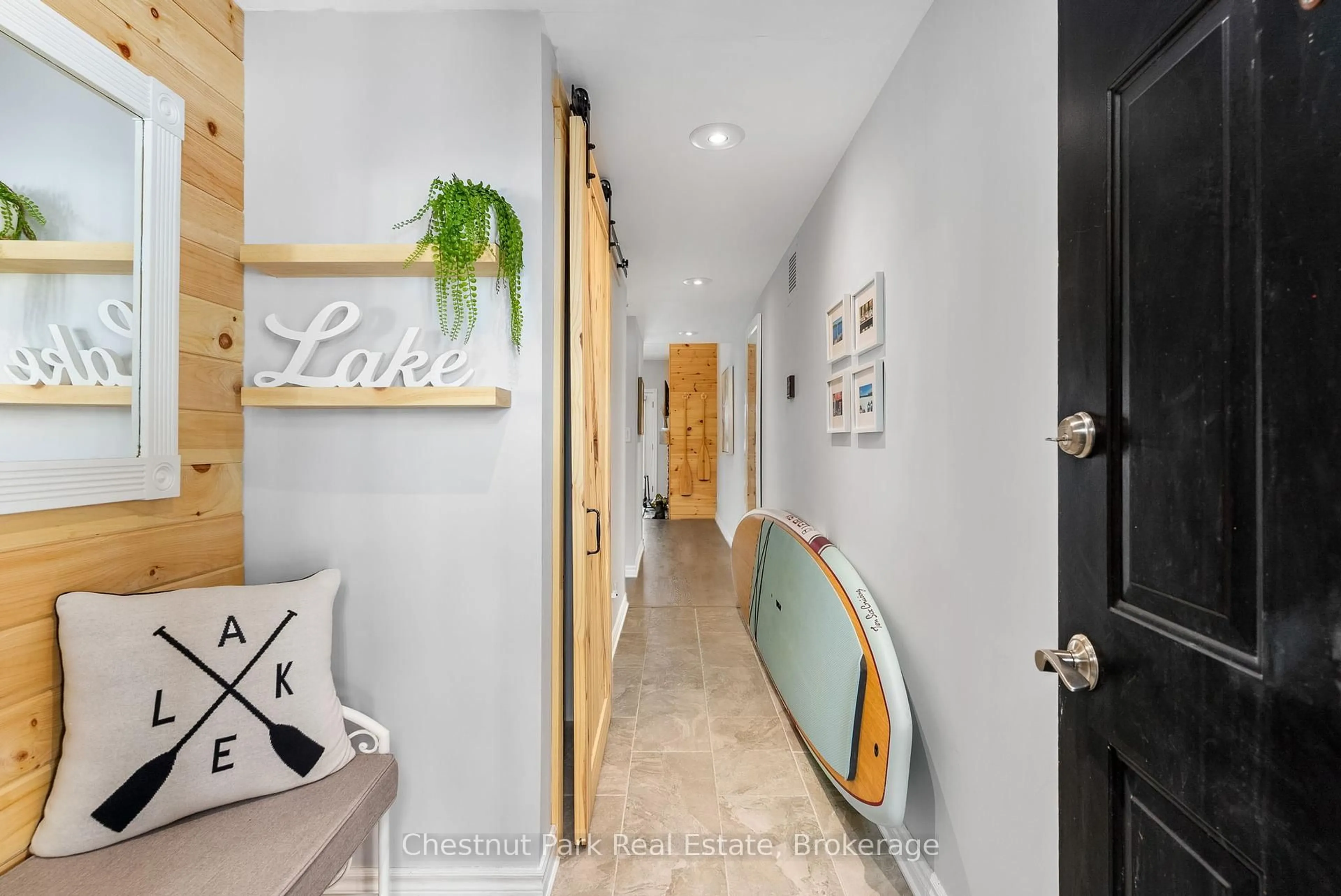 Indoor entryway for 5521 Grandview Signature Dr, Huntsville Ontario P1H 2N1