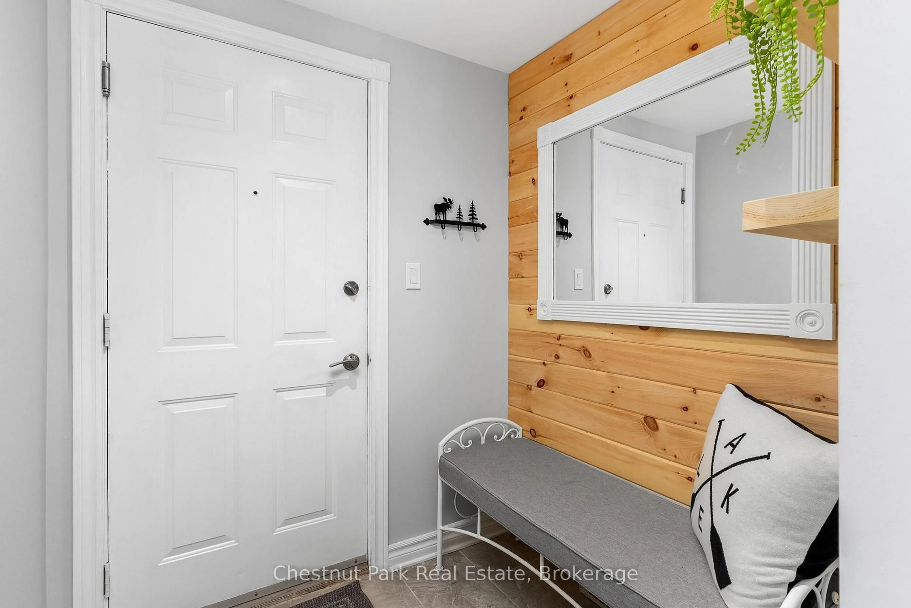 Indoor entryway for 5521 Grandview Signature Dr, Huntsville Ontario P1H 2N1
