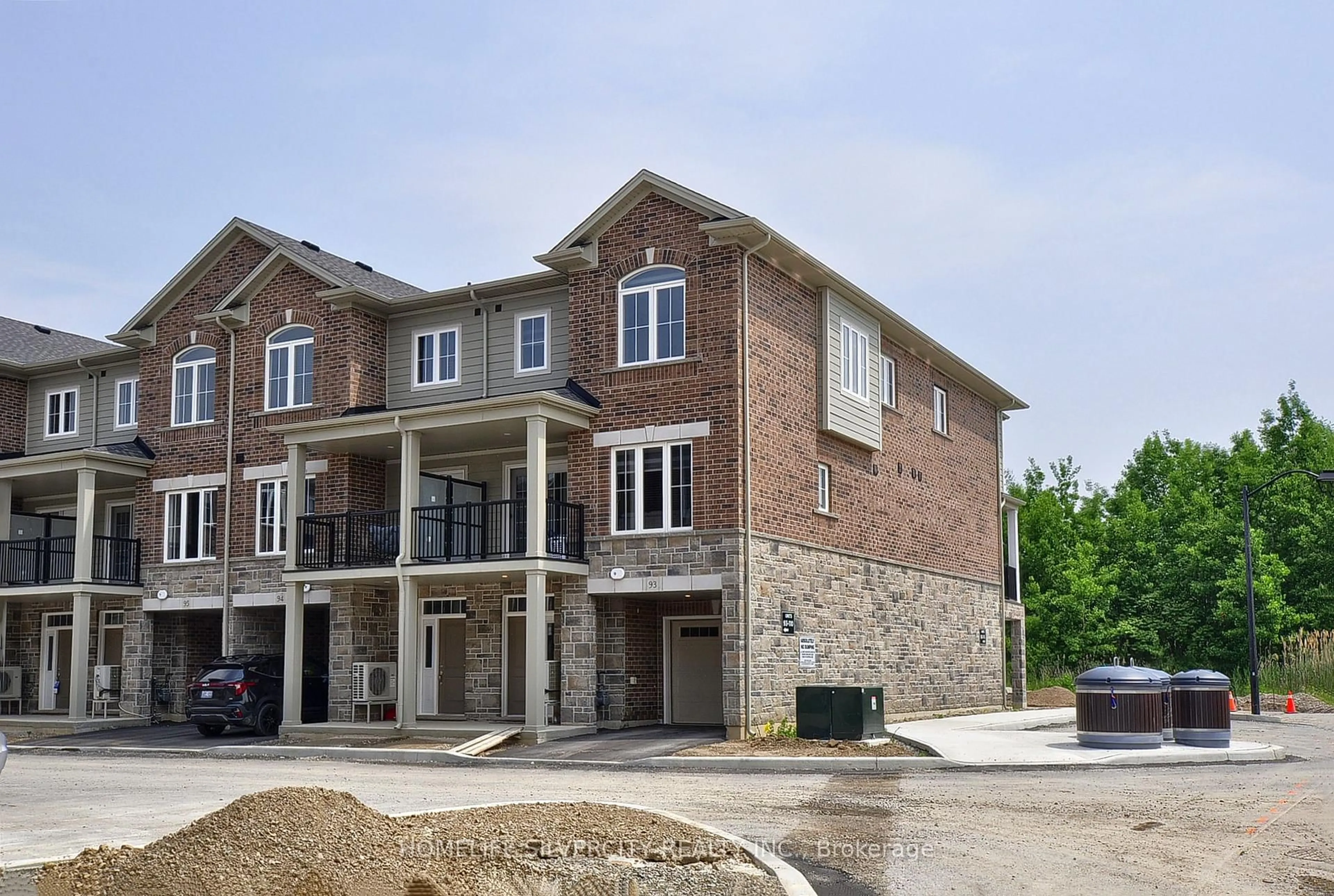 Home with brick exterior material, building for 677 Park Rd #93, Brantford Ontario N3R 0C2