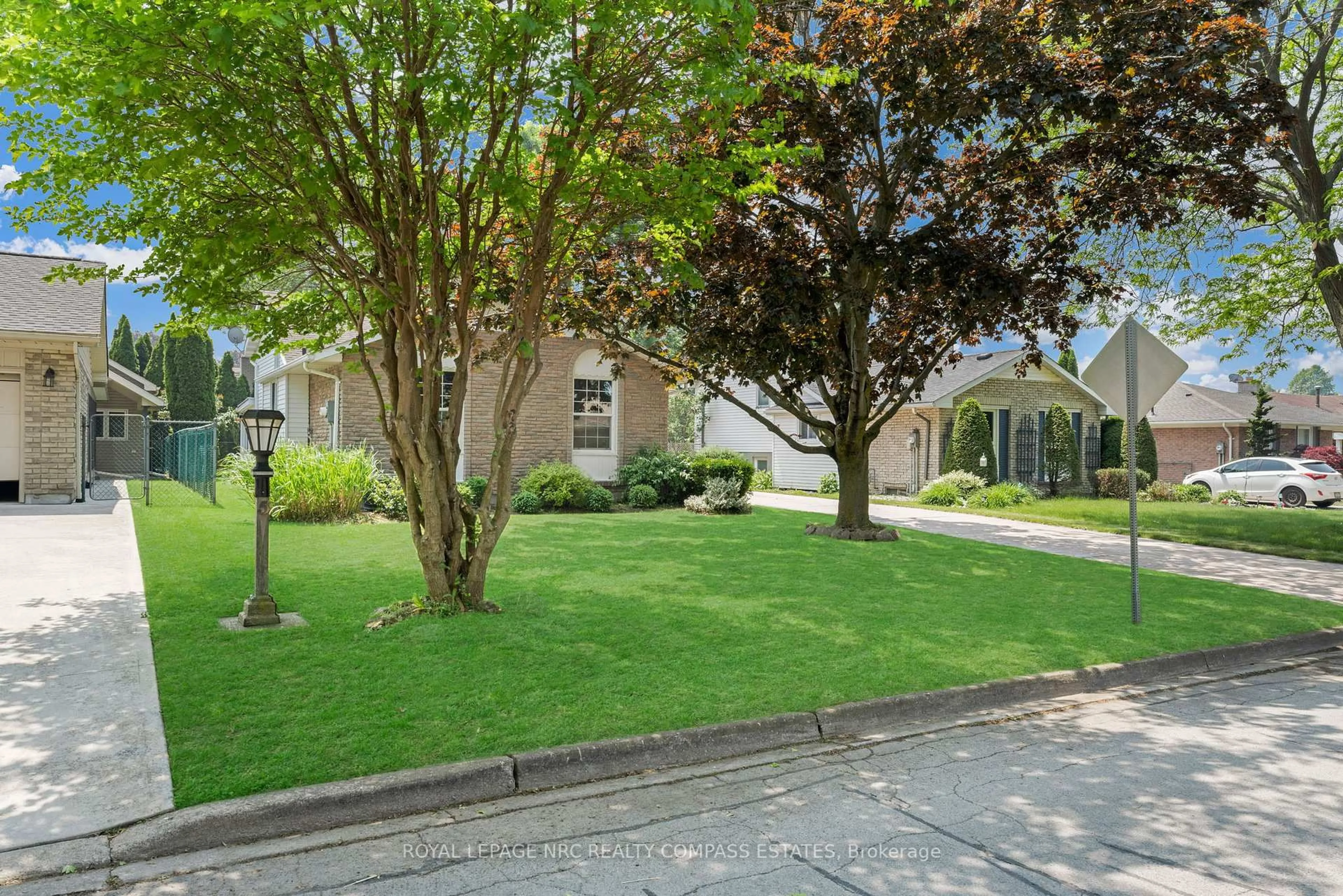 Patio, street for 7 Belair Dr, St. Catharines Ontario L2N 6X7
