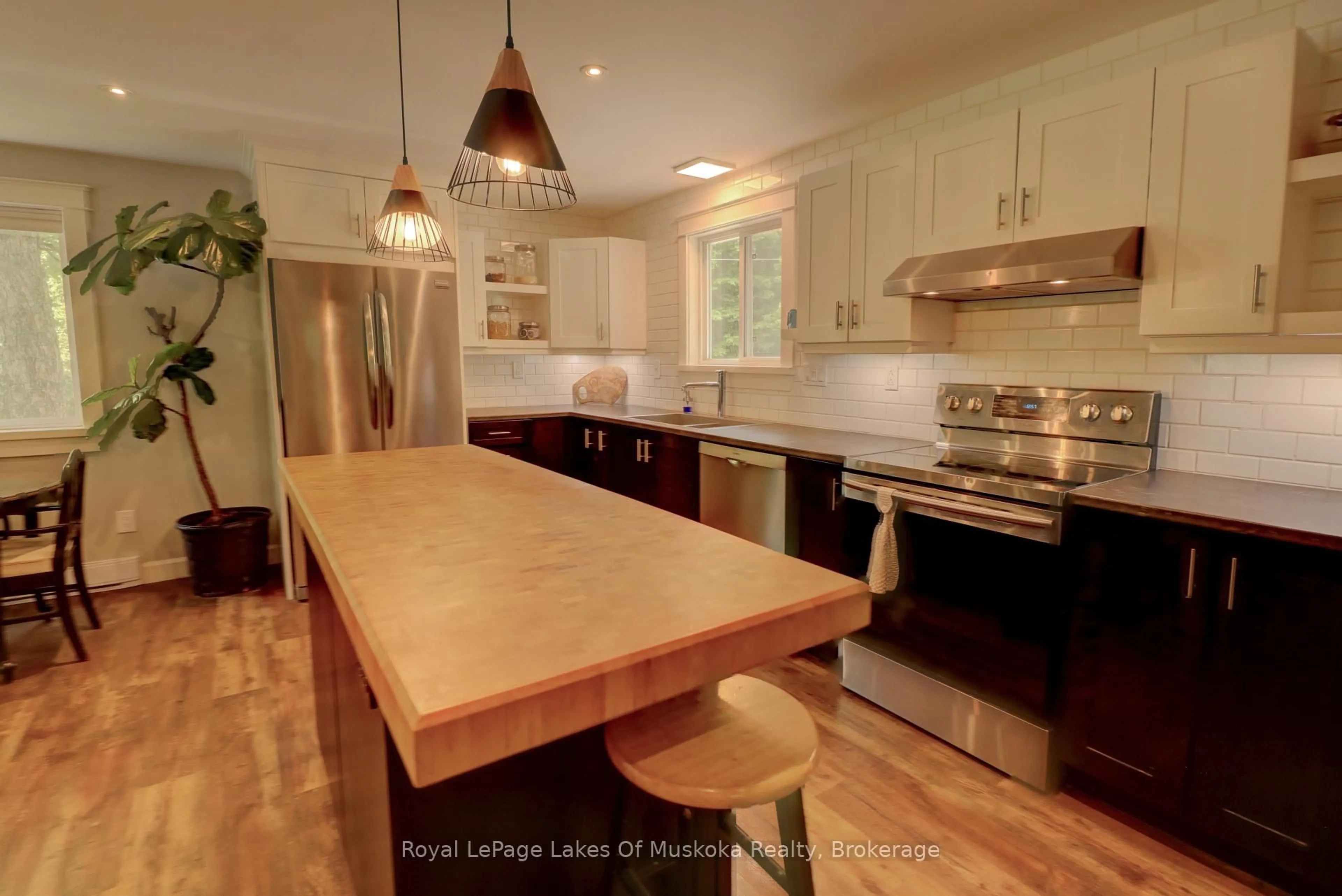 Open concept kitchen, wood/laminate floor for 38 Florence St, Huntsville Ontario P1H 1V4