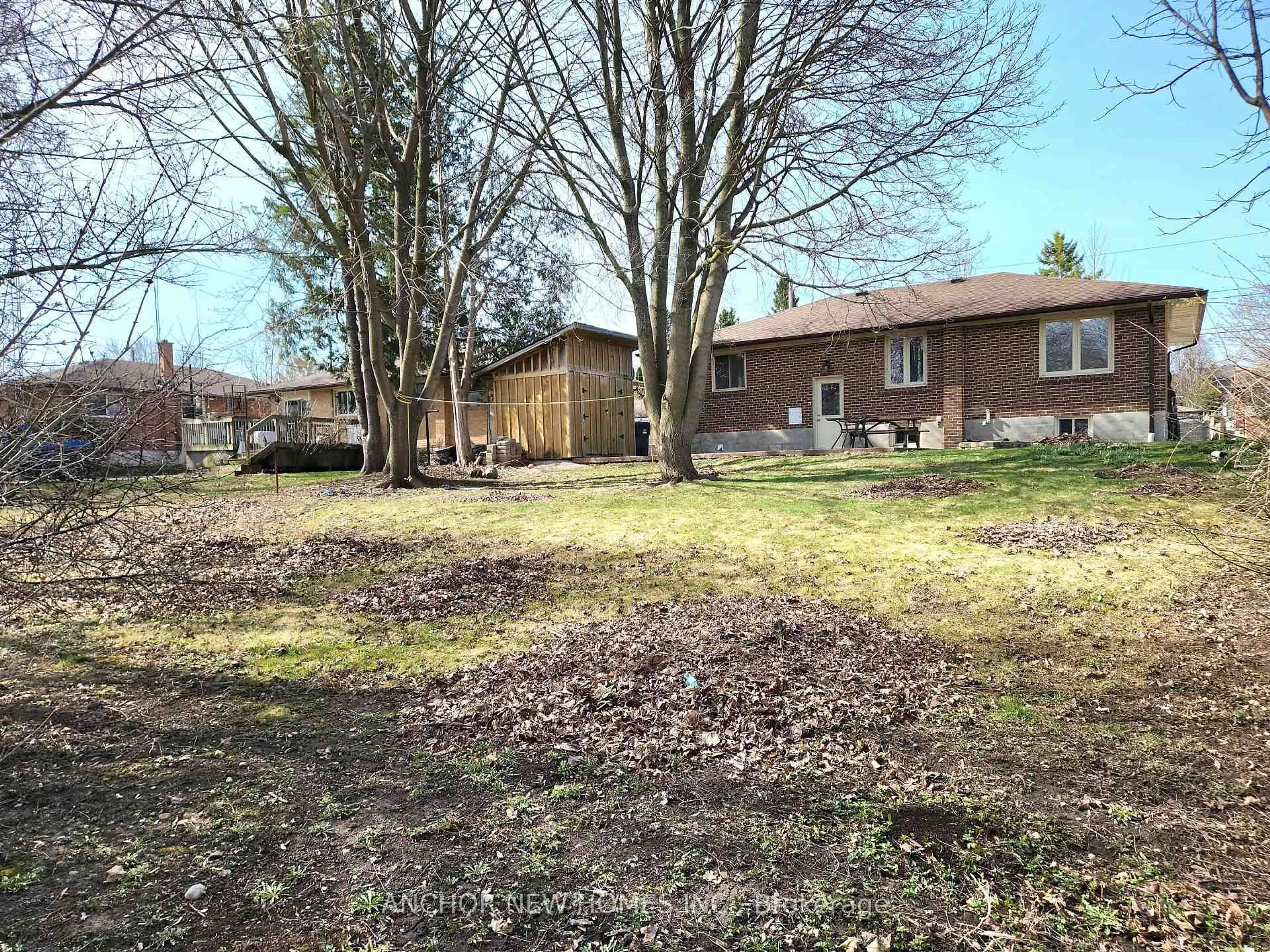 A pic from outside/outdoor area/front of a property/back of a property/a pic from drone, street for 88 Dumbarton St, Guelph Ontario N1E 3T7