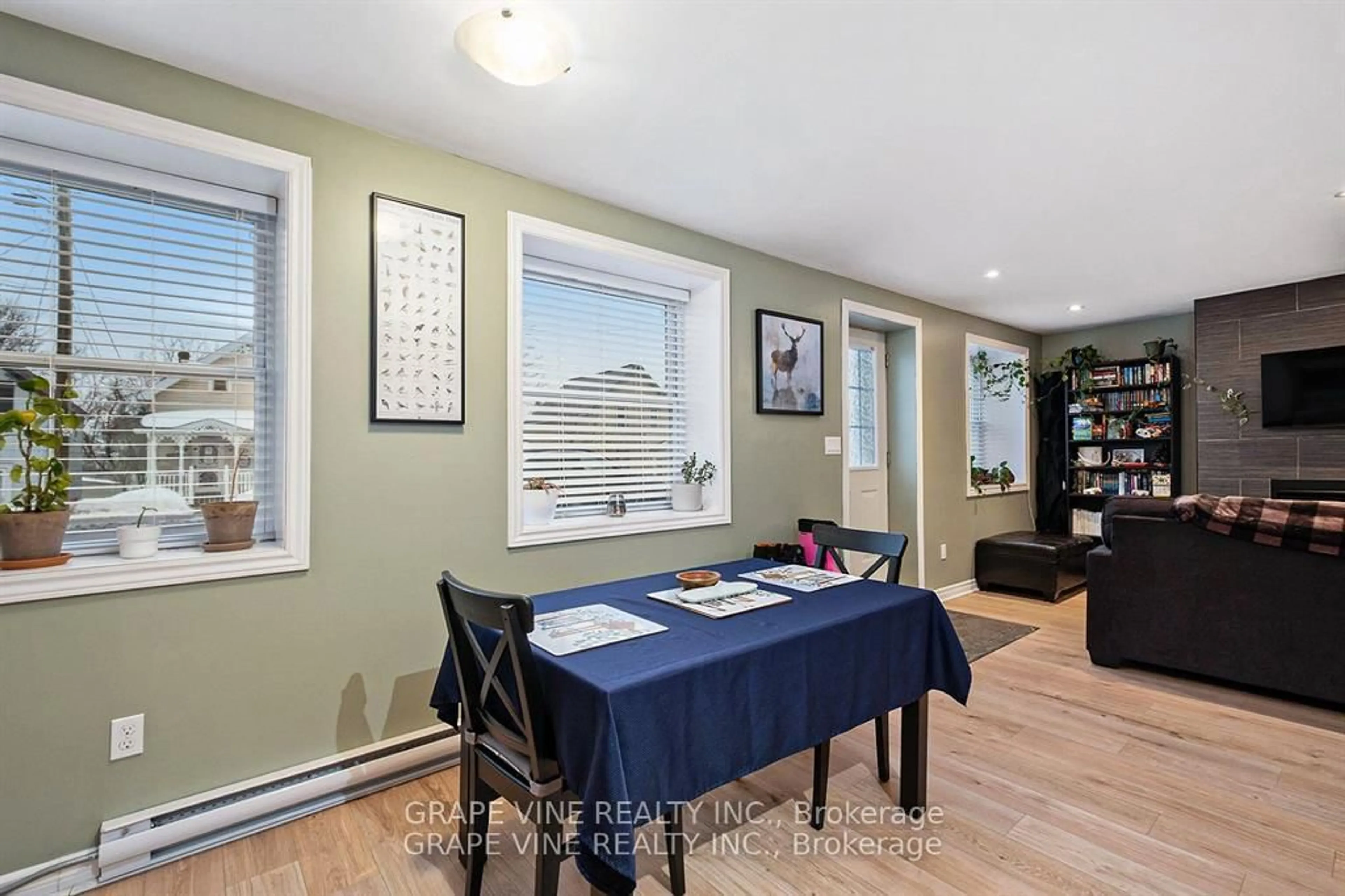 Dining room, wood/laminate floor for 261 Elgin St, Arnprior Ontario K7S 1P5