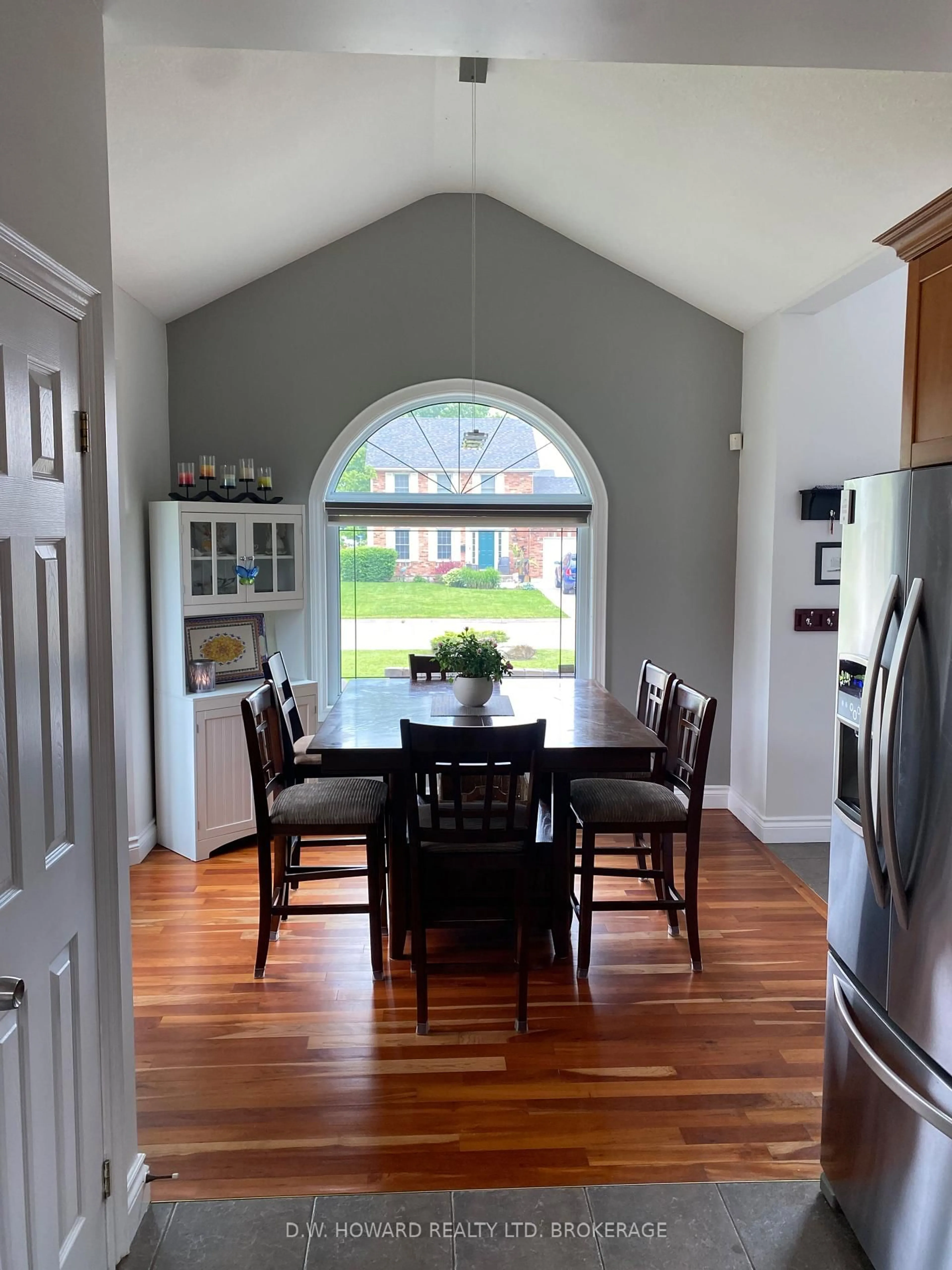 Open concept kitchen, unknown for 45 Westwood Dr, Port Colborne Ontario L3K 6B9
