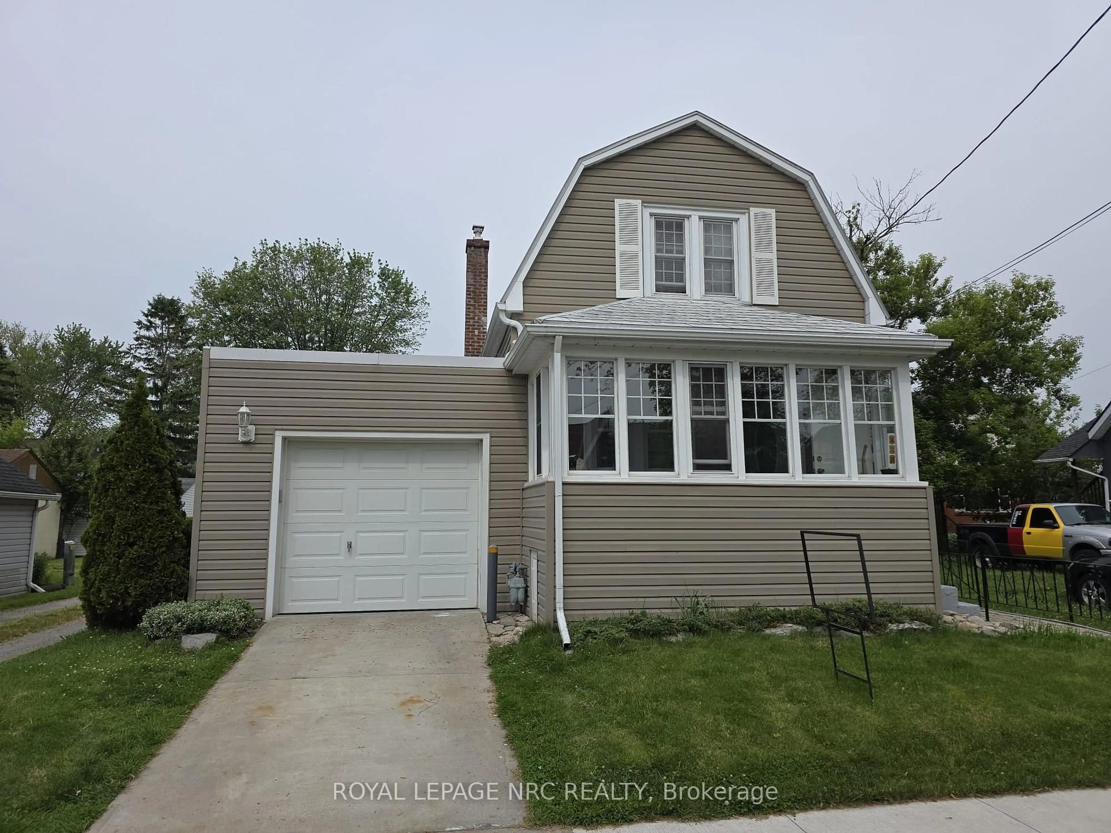 Home with vinyl exterior material, street for 120 Erie St, Port Colborne Ontario L3K 4M2