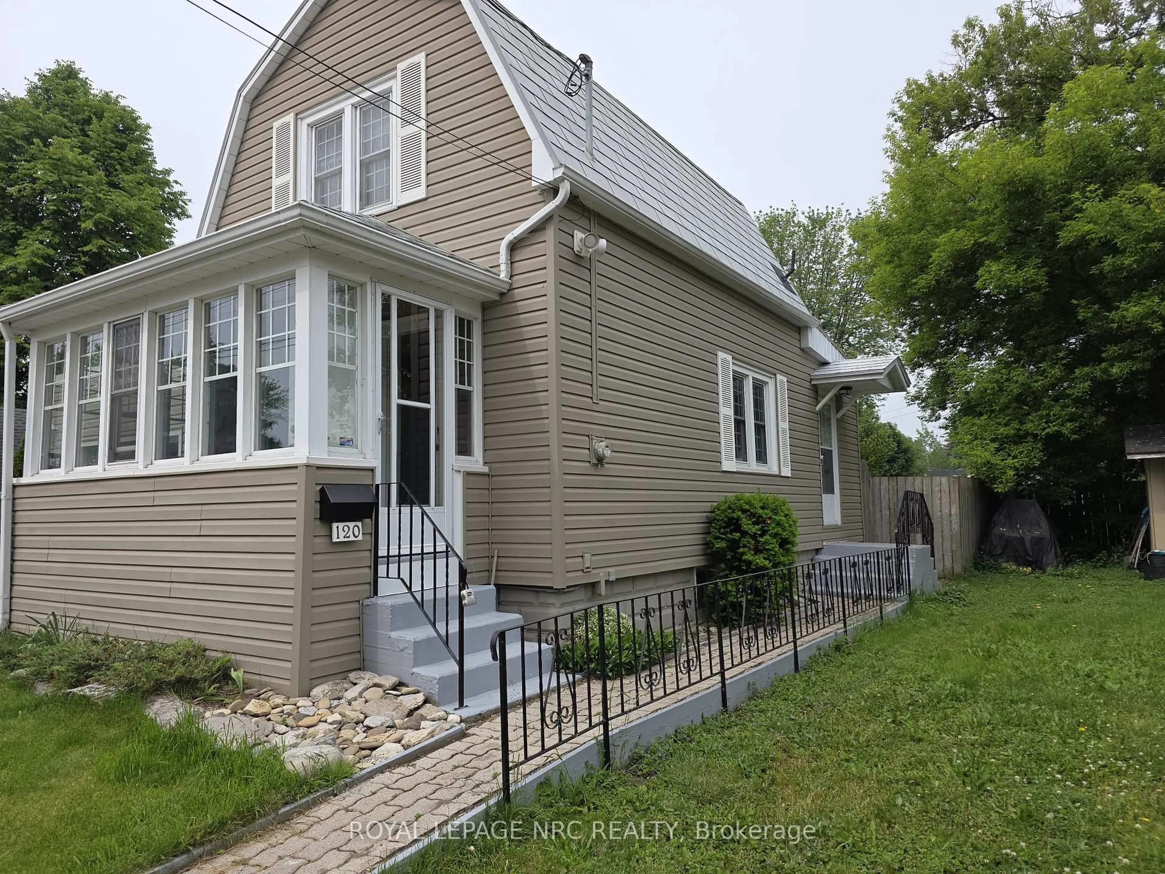 Home with vinyl exterior material, street for 120 Erie St, Port Colborne Ontario L3K 4M2