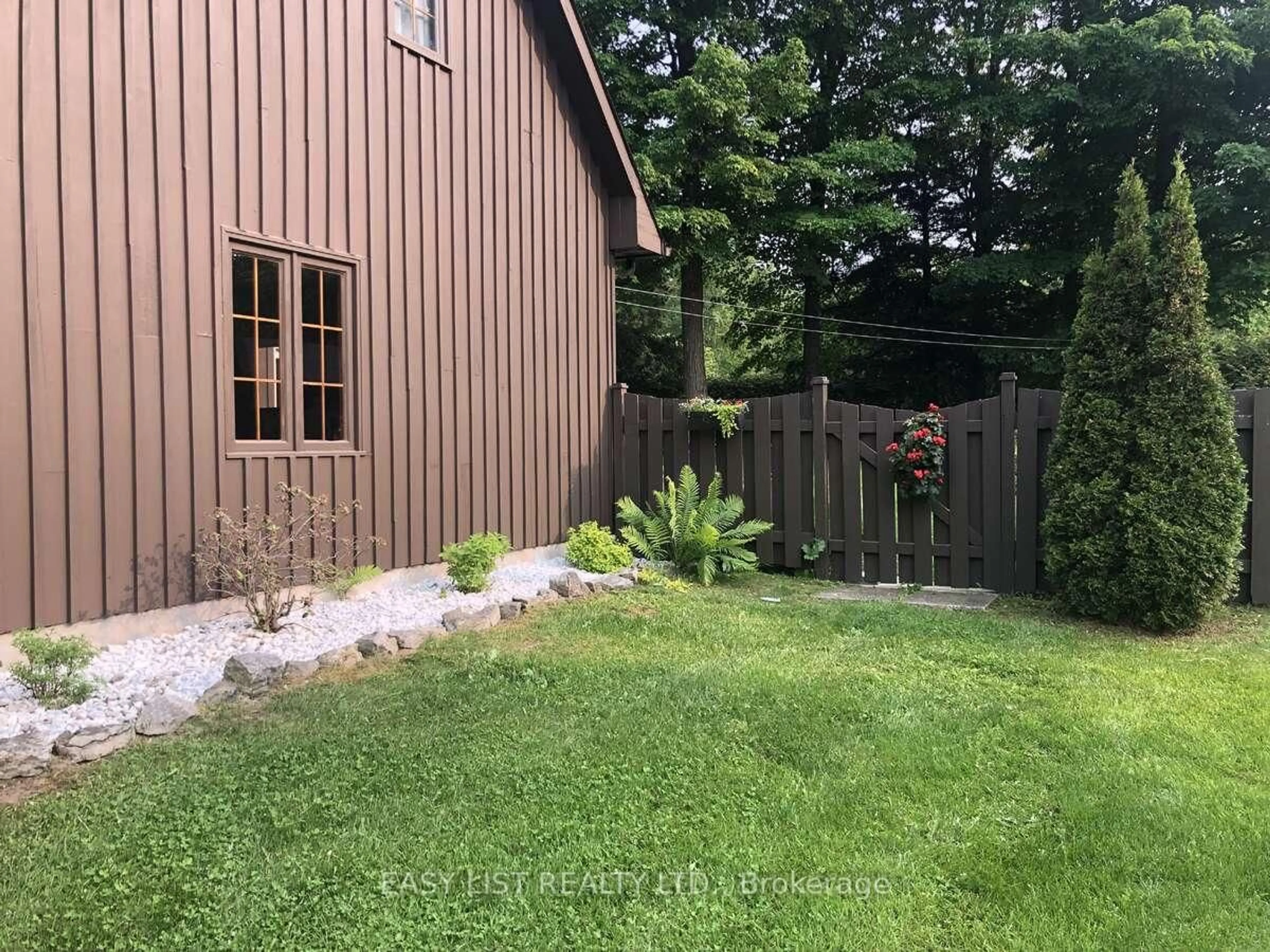 Shed for 704 Pattee Rd, Champlain Ontario K6A 2R2