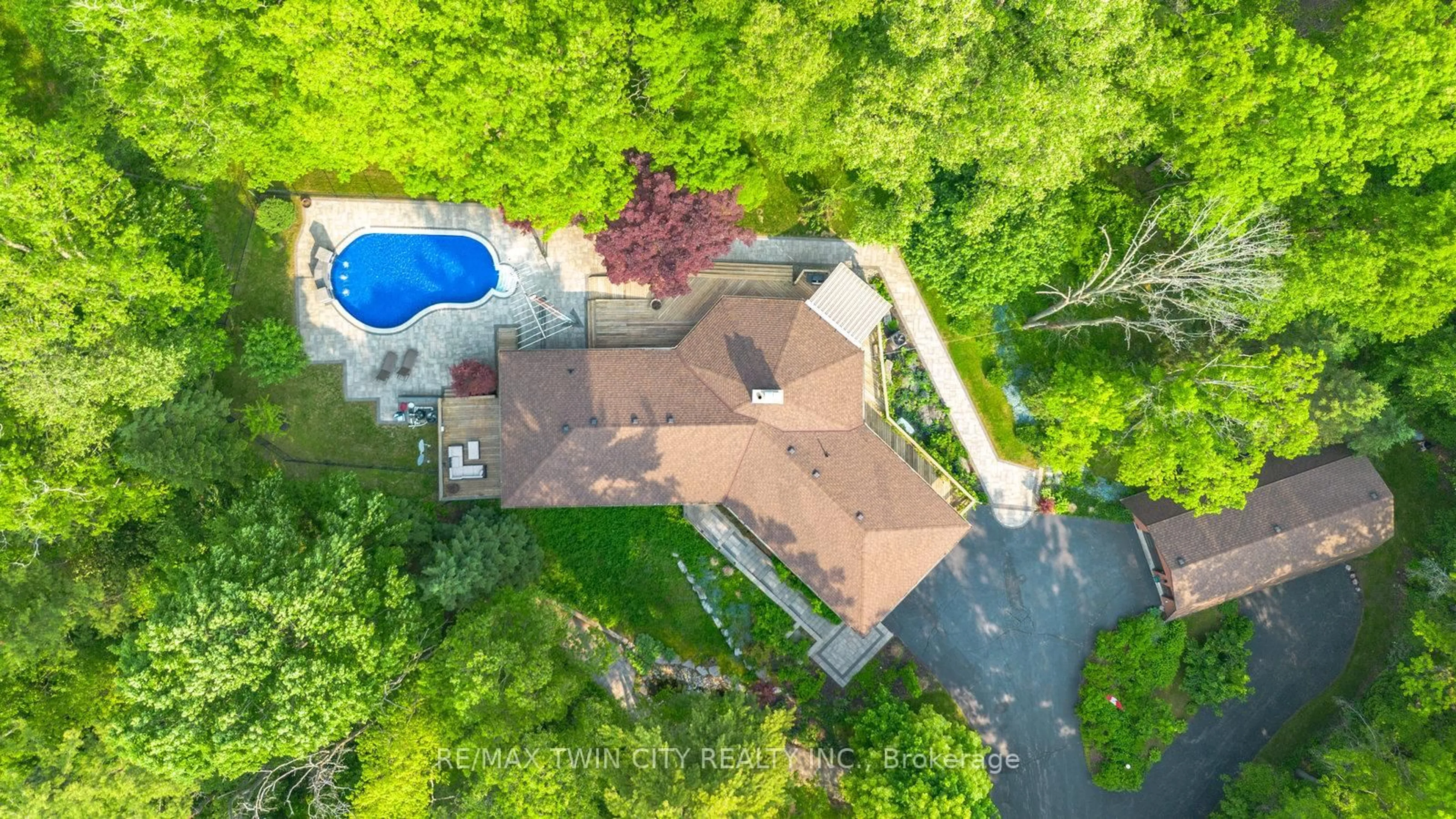 A pic from outside/outdoor area/front of a property/back of a property/a pic from drone, unknown for 520 Blue Lake Rd, Brant Ontario N0E 1N0