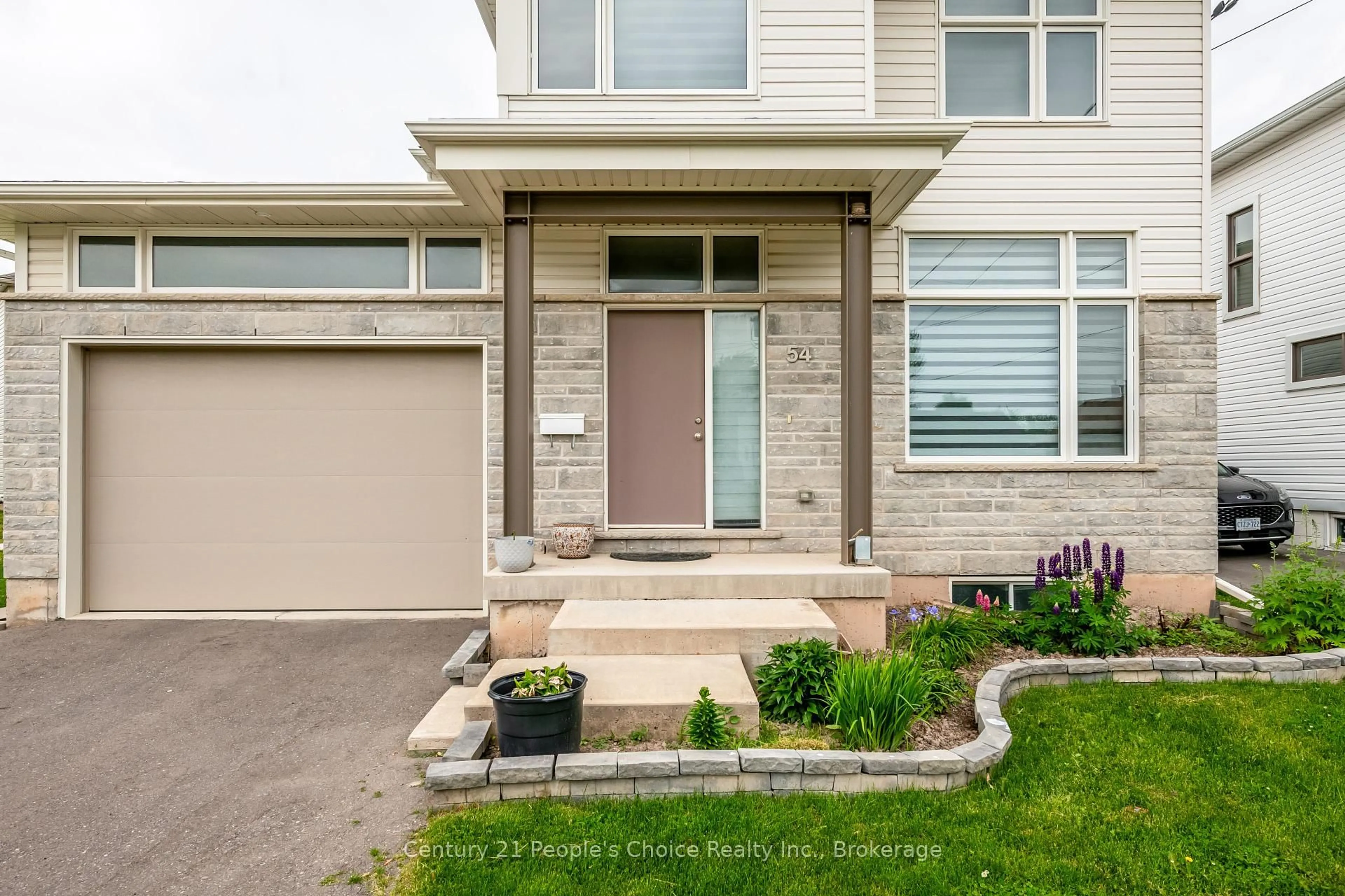 Unknown for 54 St George St, Welland Ontario L3C 5N2